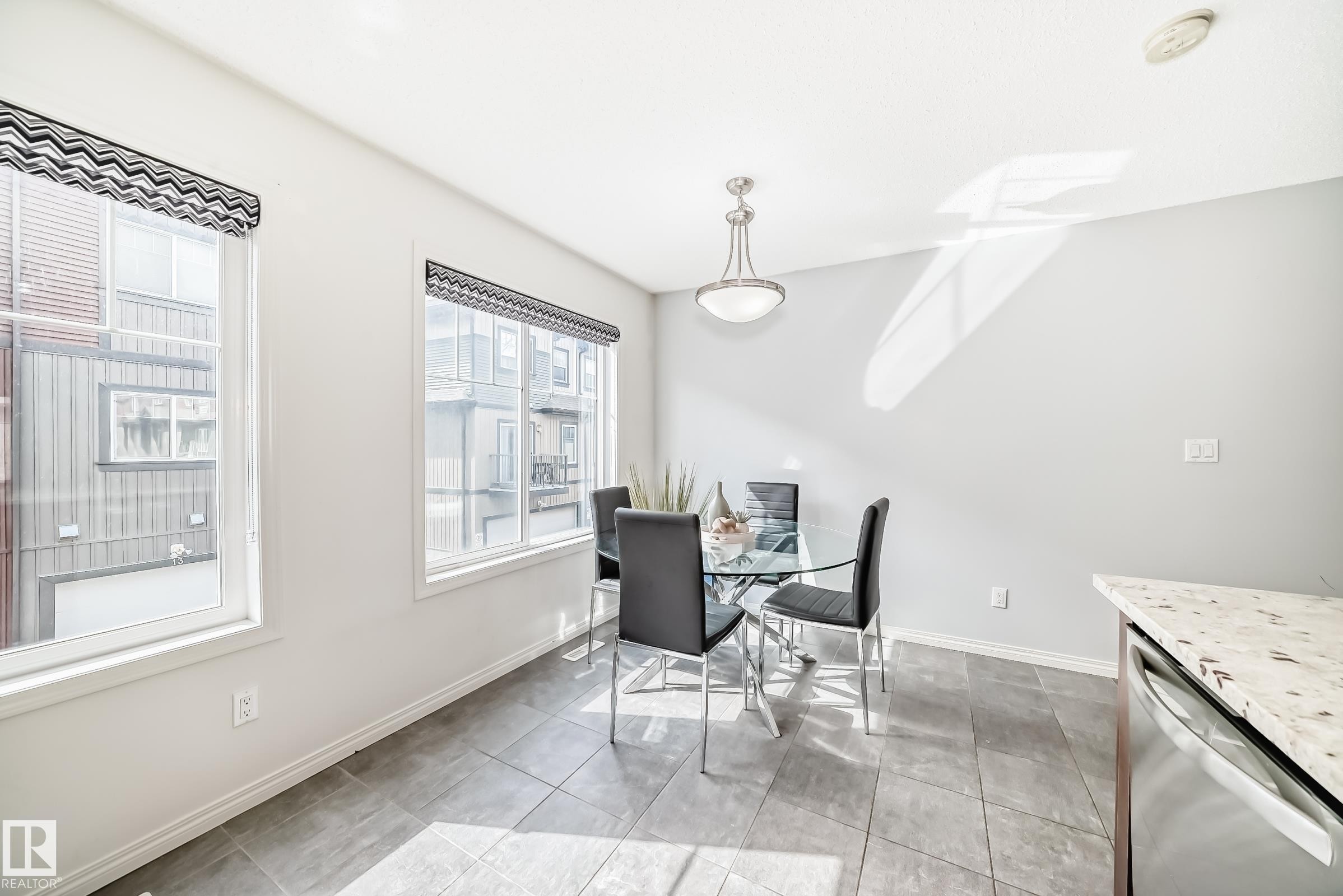 81 3305 Orchards Link Link, Edmonton, AB - Indoor Photo Showing Dining Room