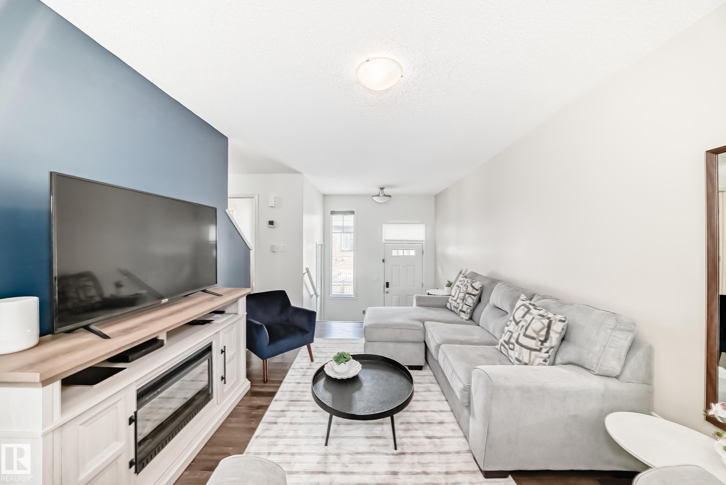 81 3305 Orchards Link Link, Edmonton, AB - Indoor Photo Showing Living Room