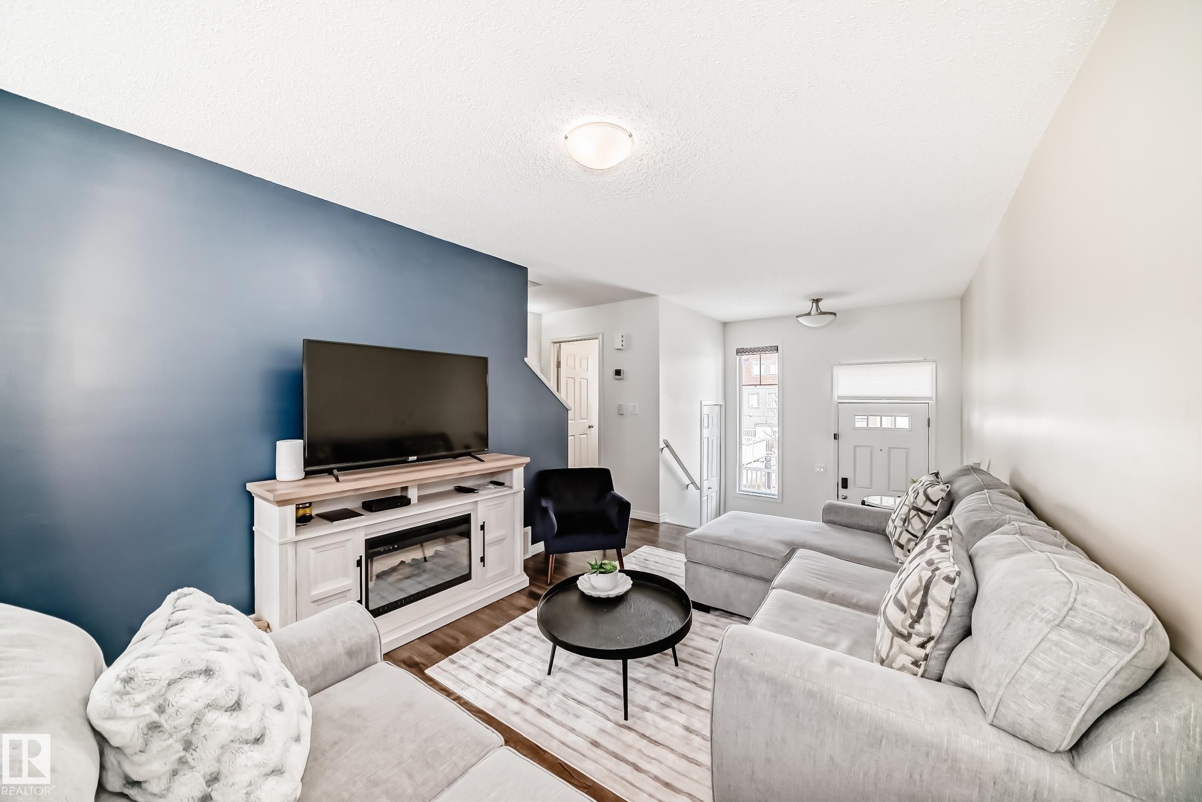 81 3305 Orchards Link Link, Edmonton, AB - Indoor Photo Showing Living Room
