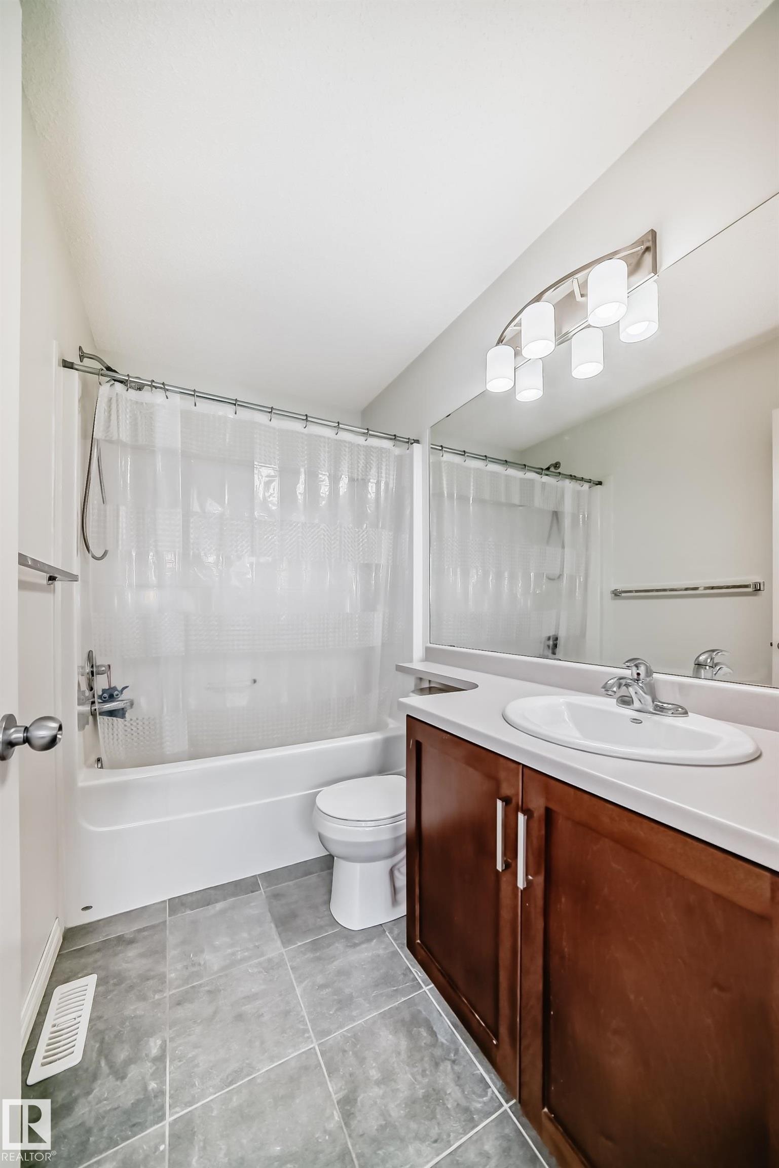 81 3305 Orchards Link Link, Edmonton, AB - Indoor Photo Showing Bathroom