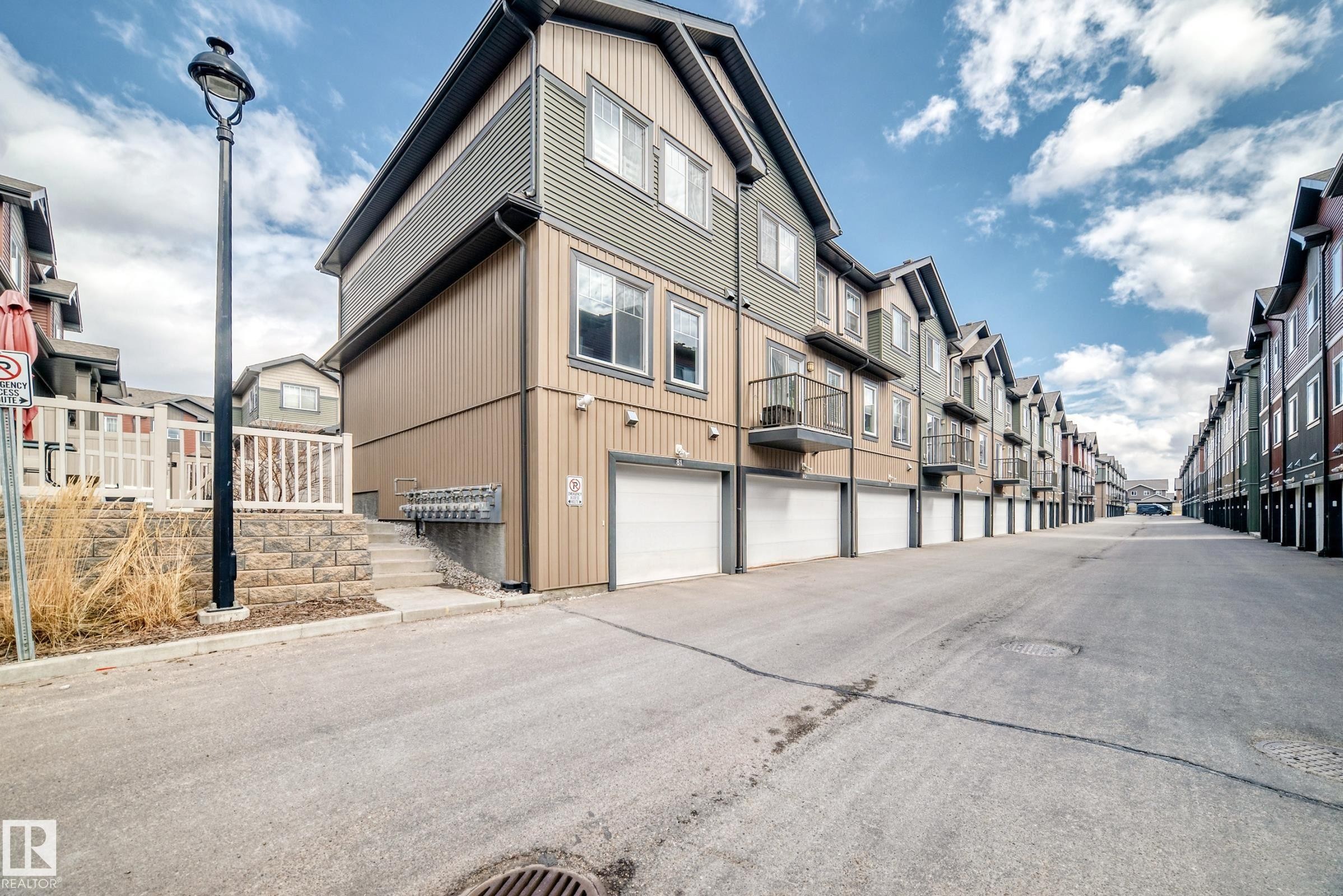 81 3305 Orchards Link Link, Edmonton, AB - Outdoor