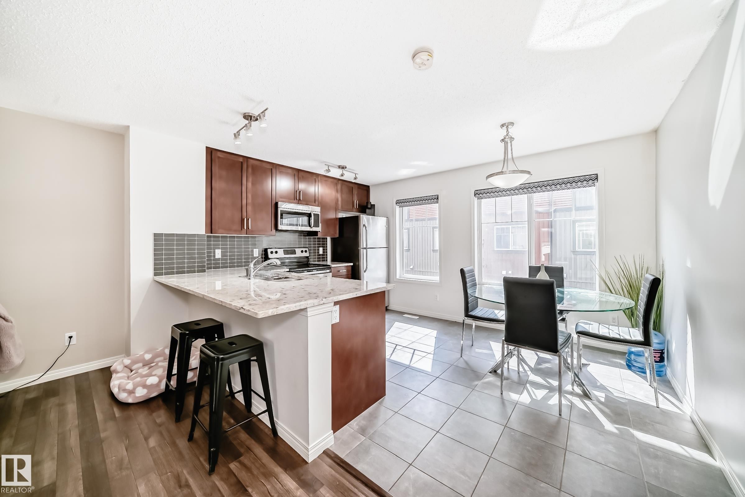 81 3305 Orchards Link Link, Edmonton, AB - Indoor Photo Showing Kitchen