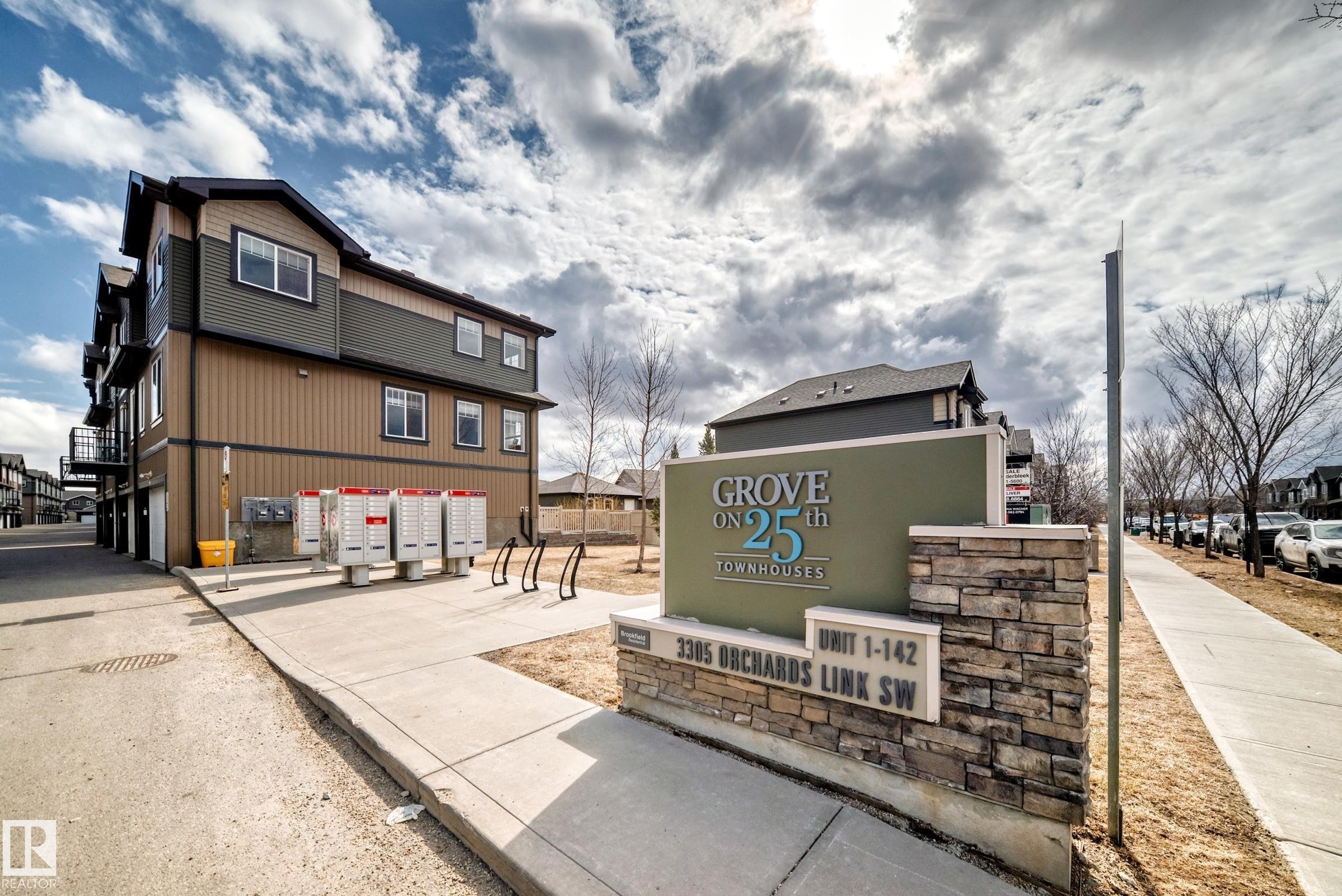 81 3305 Orchards Link Link, Edmonton, AB - Outdoor