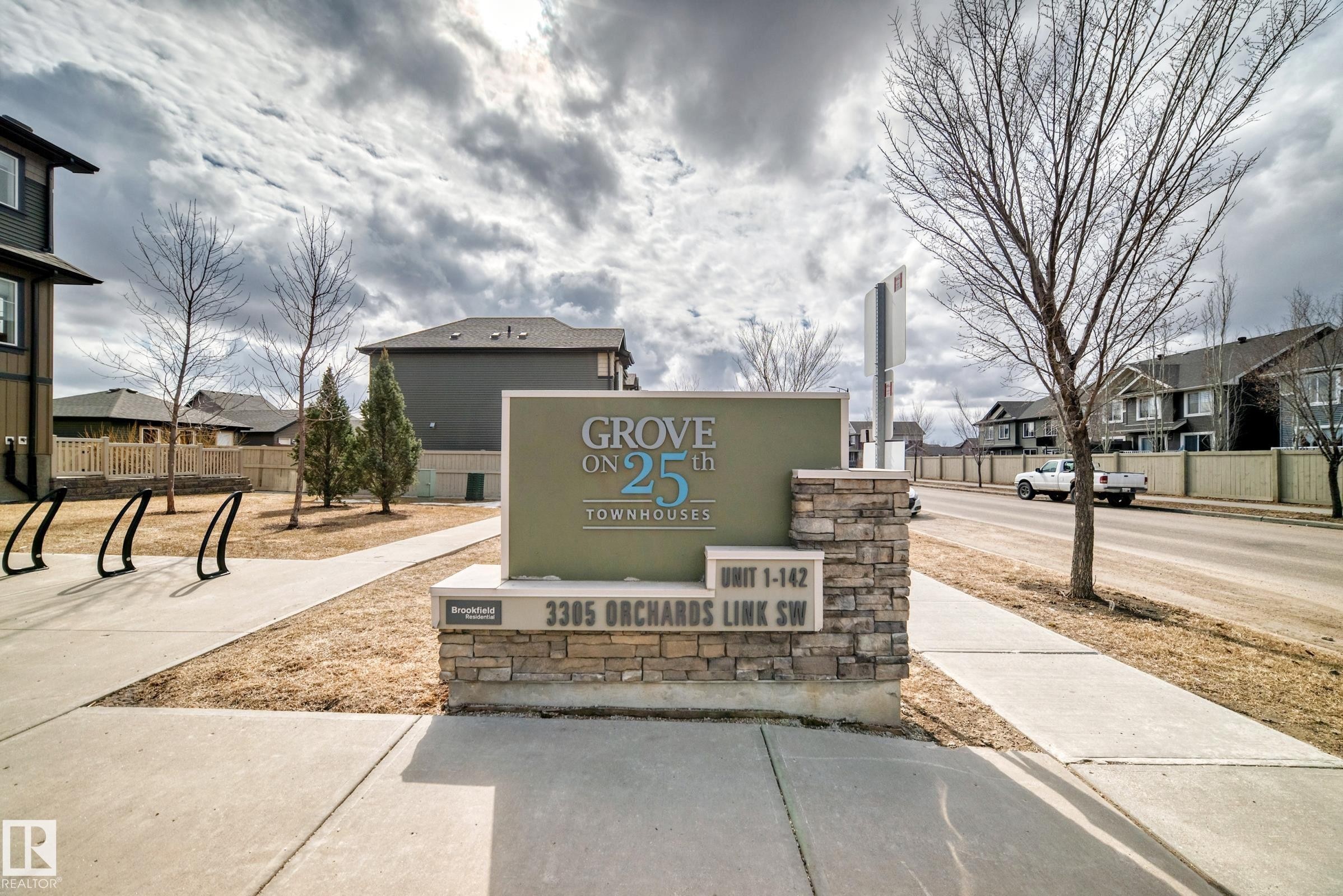 81 3305 Orchards Link Link, Edmonton, AB - Outdoor