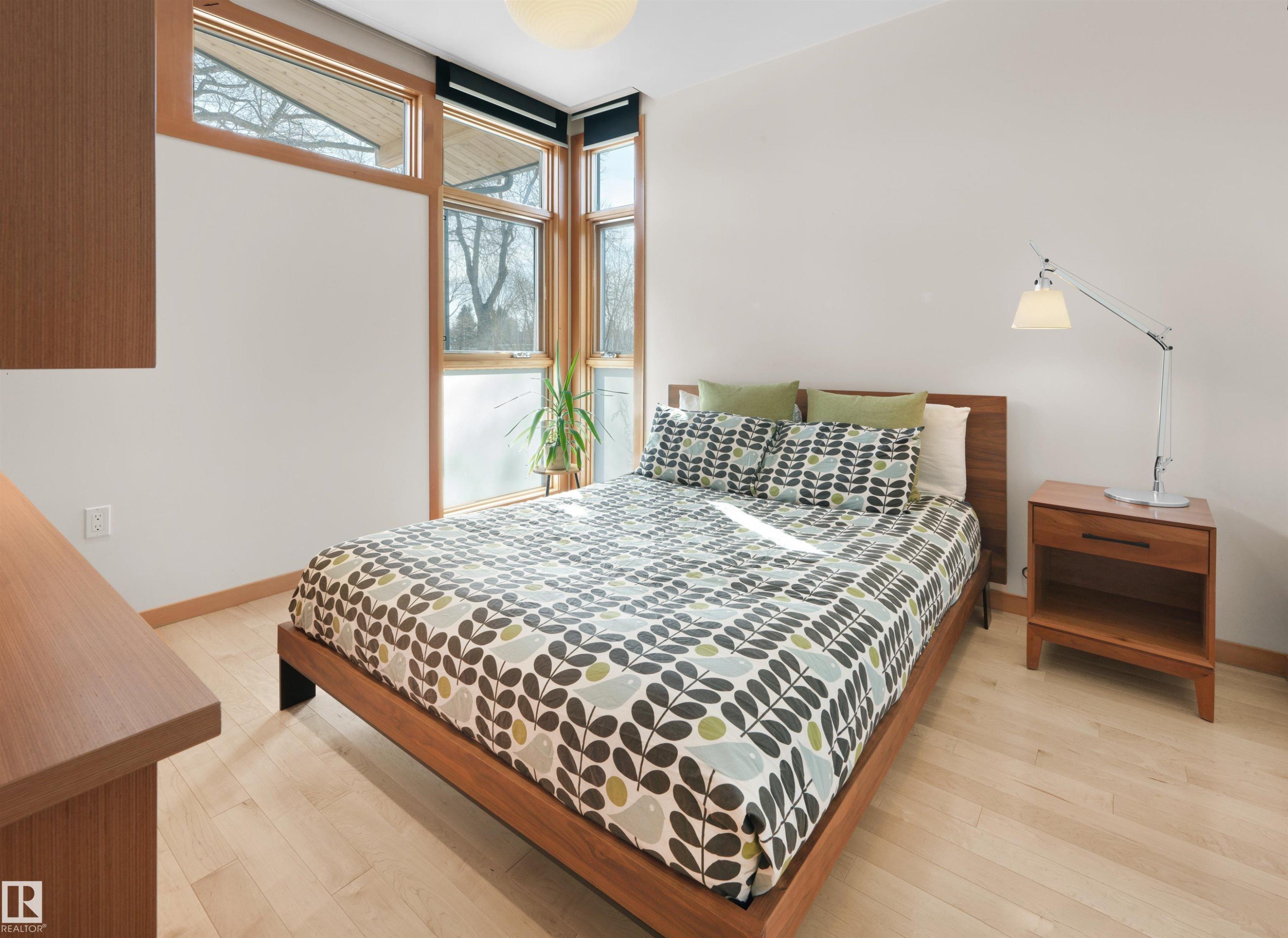 10506 137 Street, Edmonton, AB - Indoor Photo Showing Bedroom