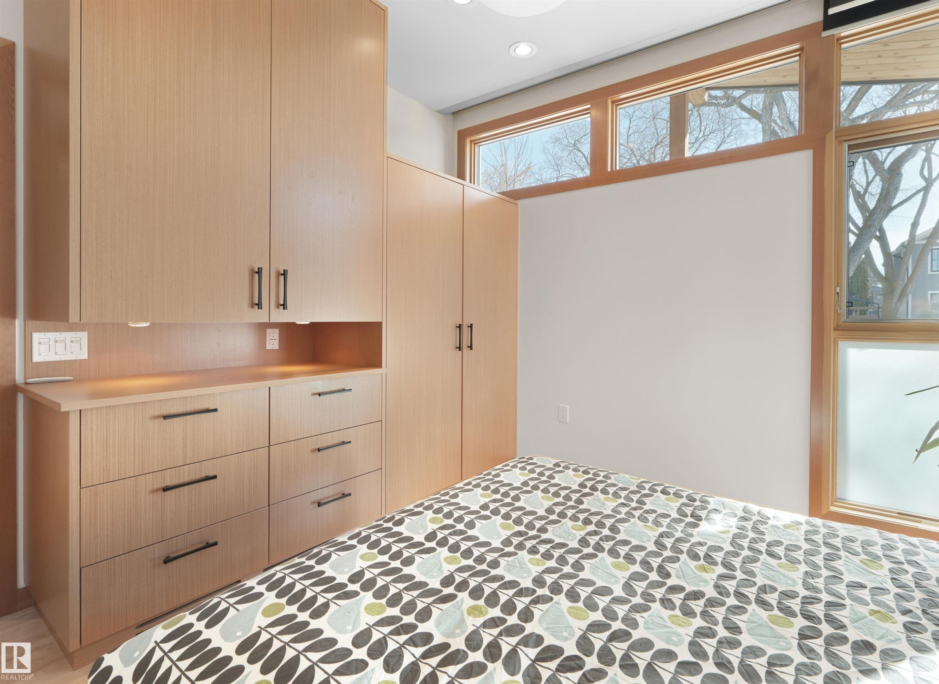 10506 137 Street, Edmonton, AB - Indoor Photo Showing Bedroom