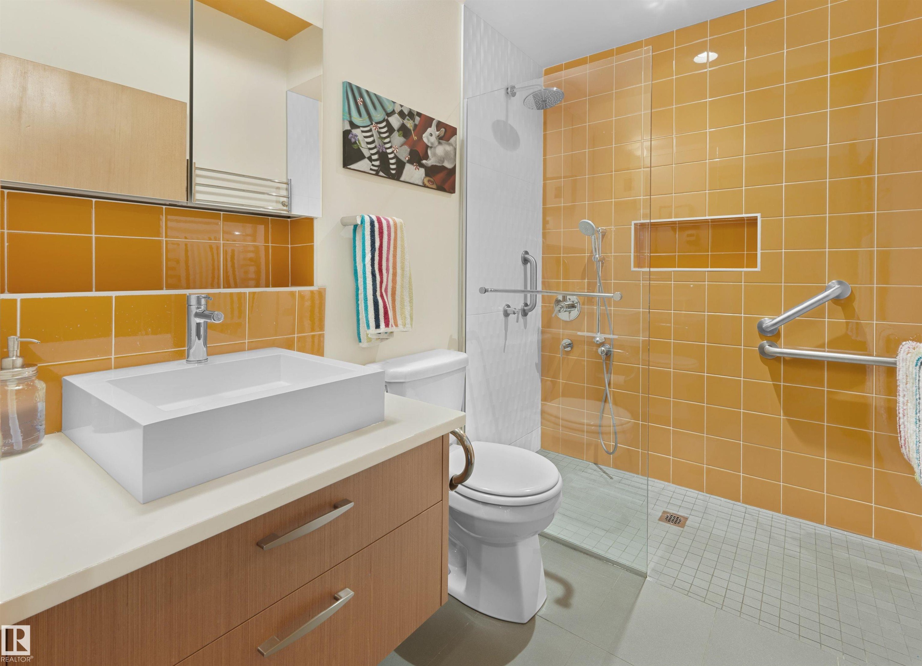 10506 137 Street, Edmonton, AB - Indoor Photo Showing Bathroom