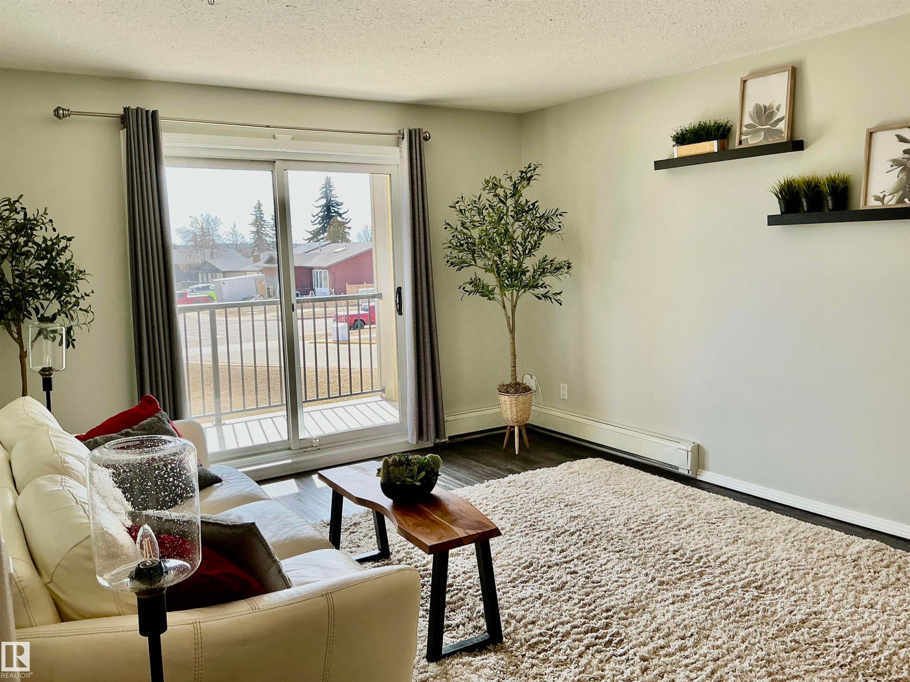 207 592 Hooke Road, Edmonton, AB - Indoor