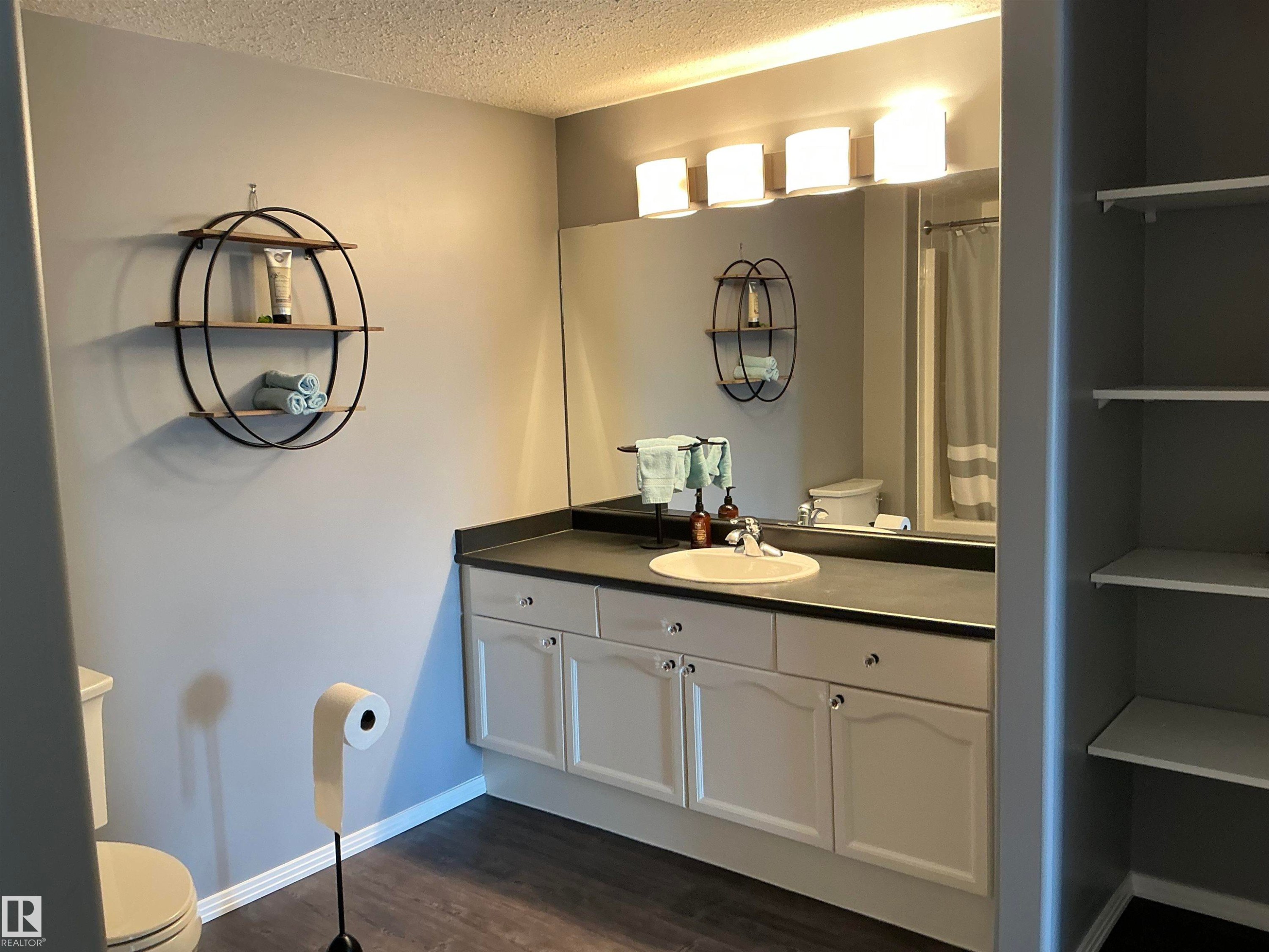 207 592 Hooke Road, Edmonton, AB - Indoor Photo Showing Bathroom