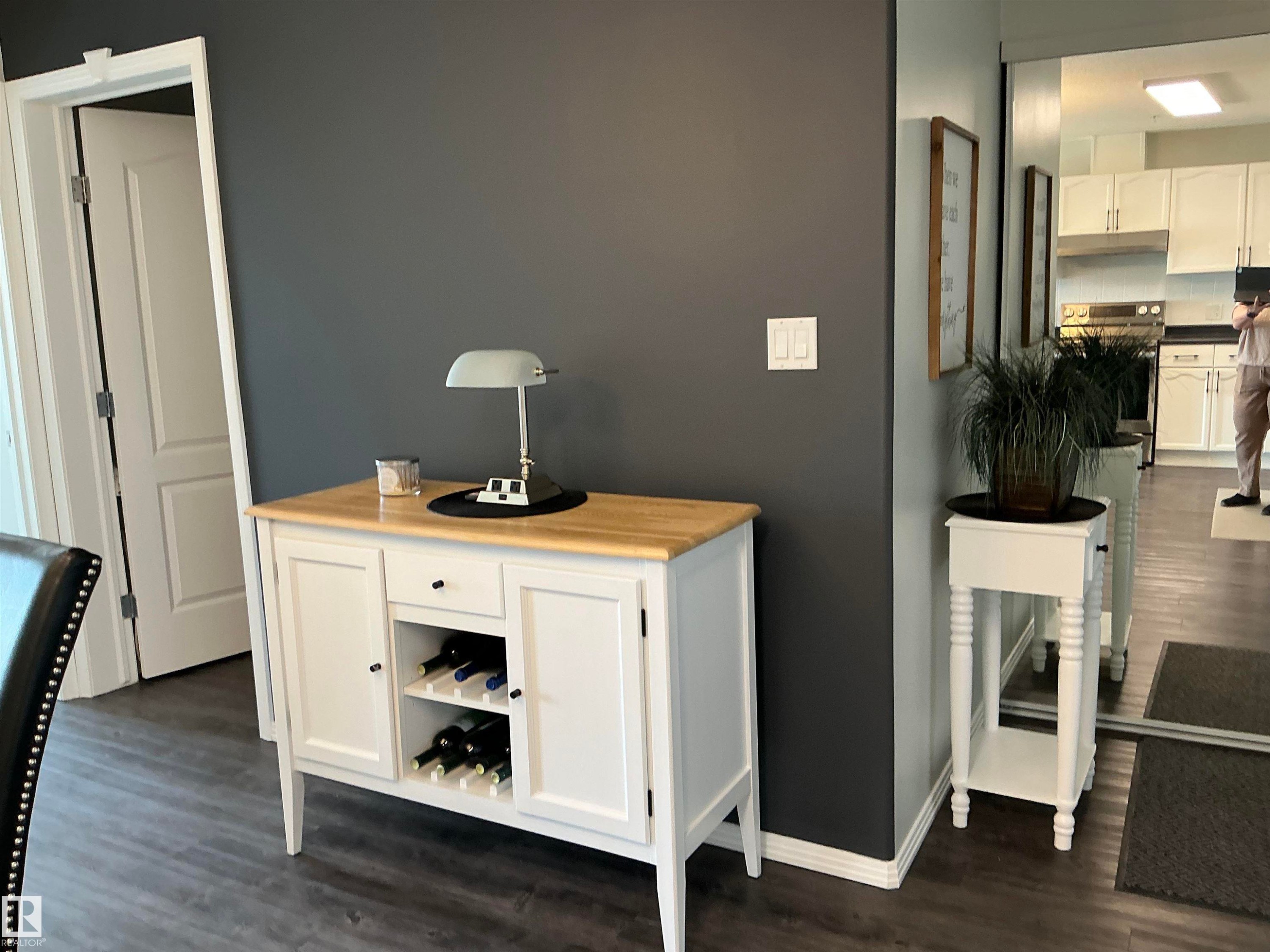 207 592 Hooke Road, Edmonton, AB - Indoor