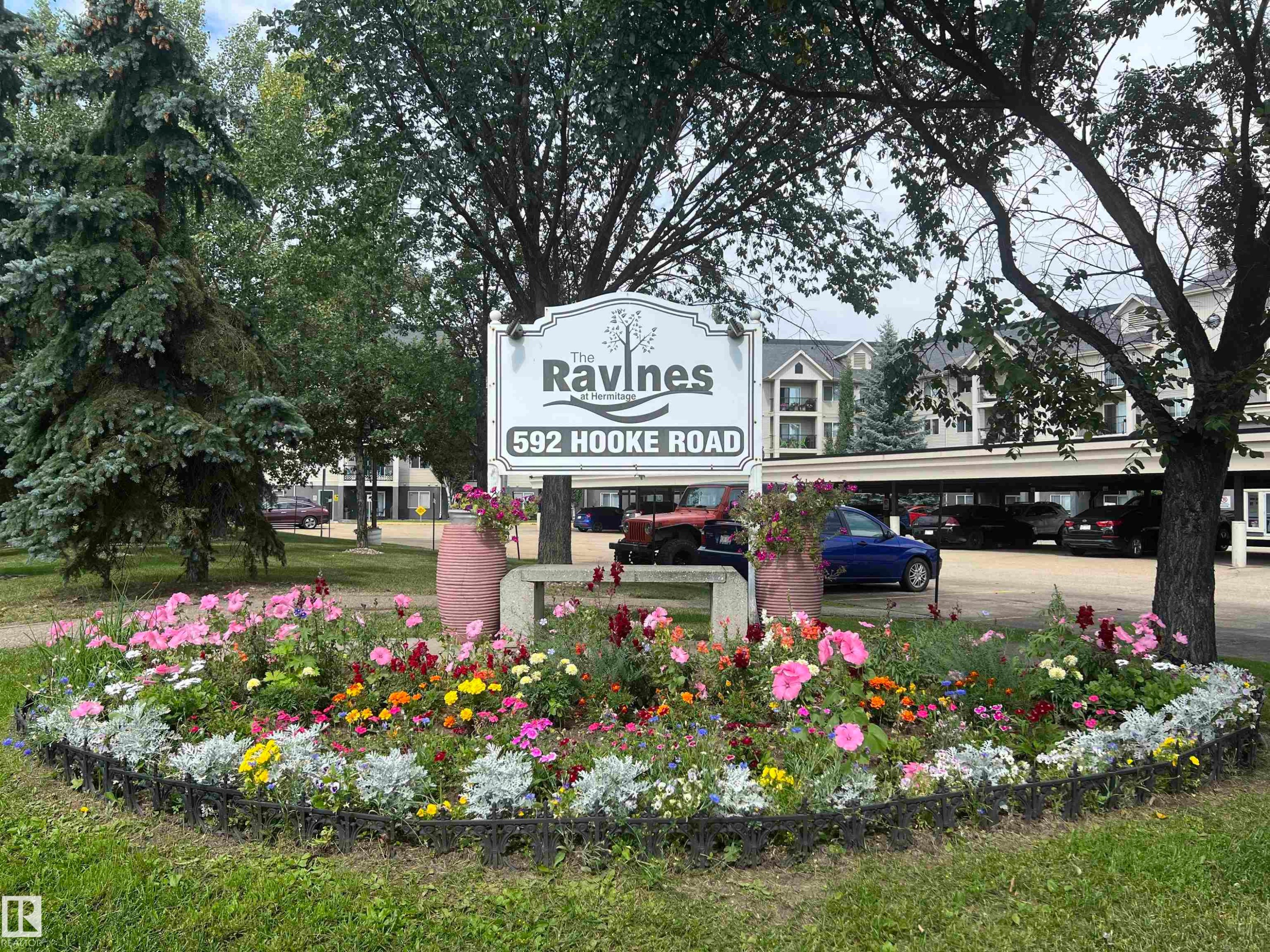 207 592 Hooke Road, Edmonton, AB - Outdoor