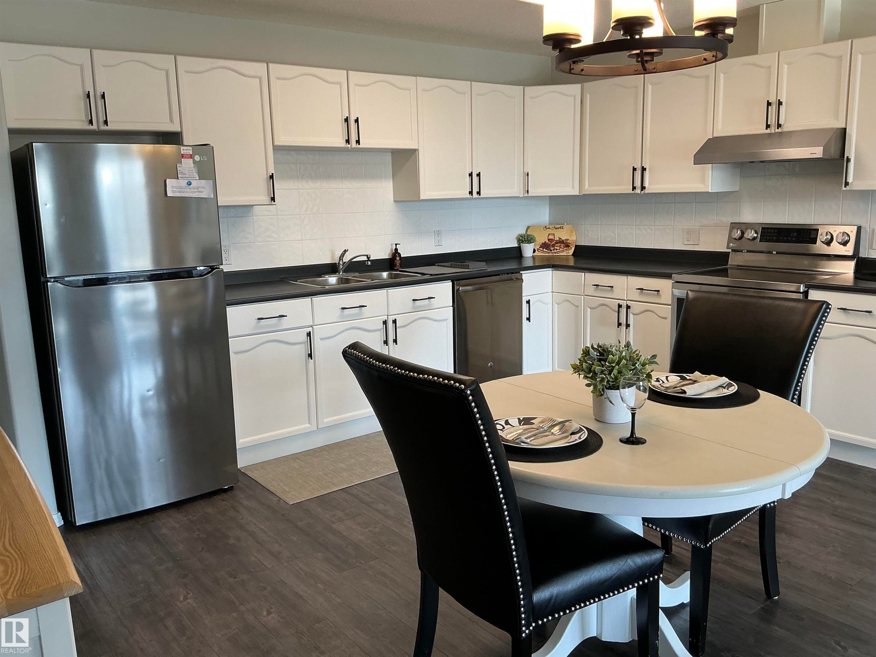 207 592 Hooke Road, Edmonton, AB - Indoor