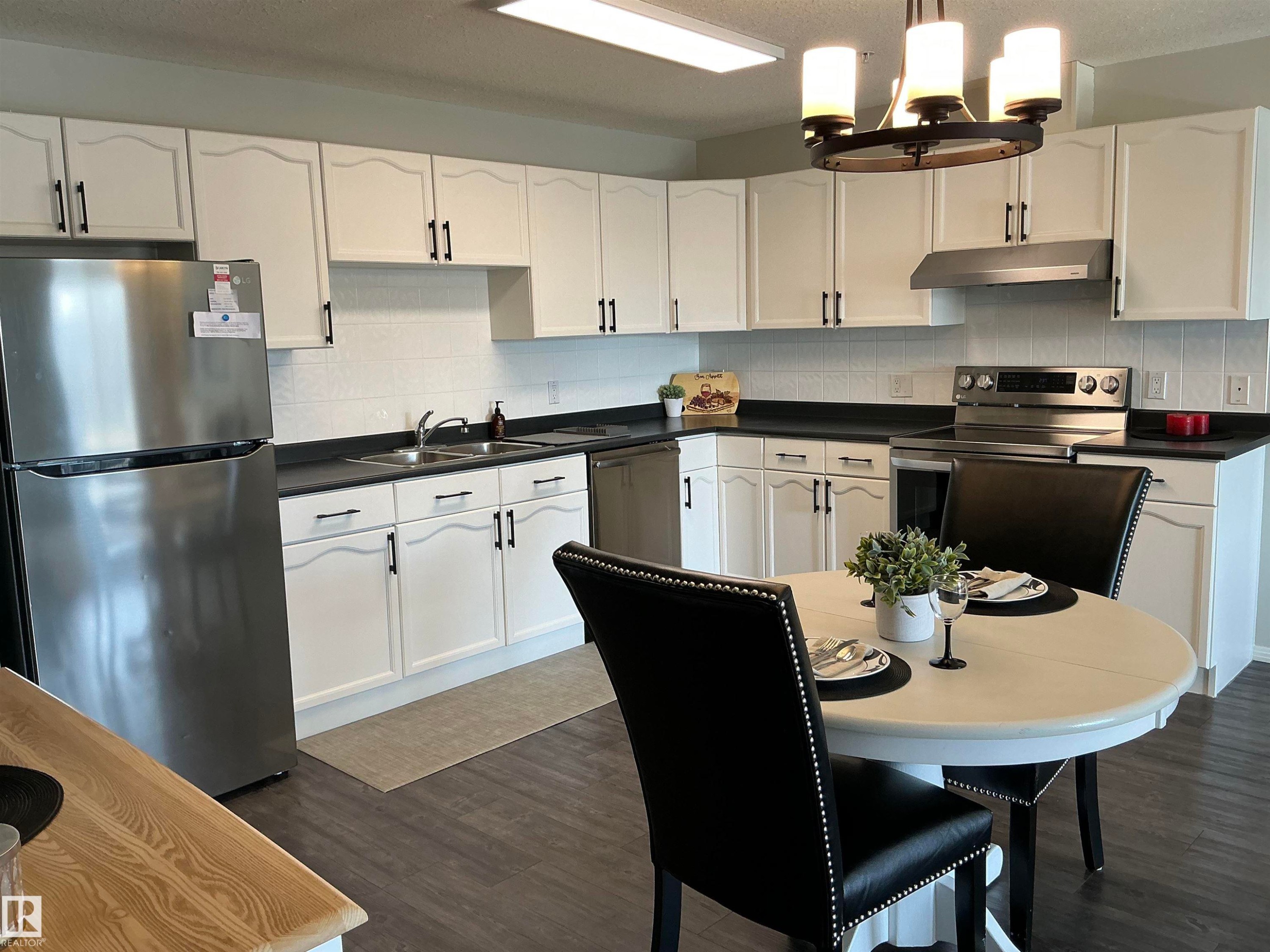 207 592 Hooke Road, Edmonton, AB - Indoor Photo Showing Kitchen With Double Sink