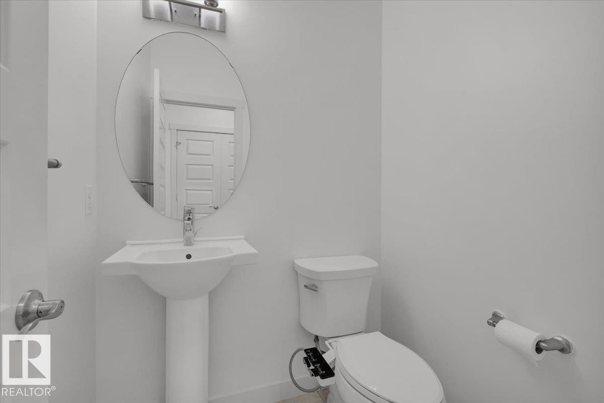 20517 98A Avenue, Edmonton, AB - Indoor Photo Showing Bathroom