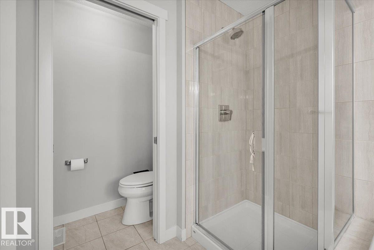 20517 98A Avenue, Edmonton, AB - Indoor Photo Showing Bathroom