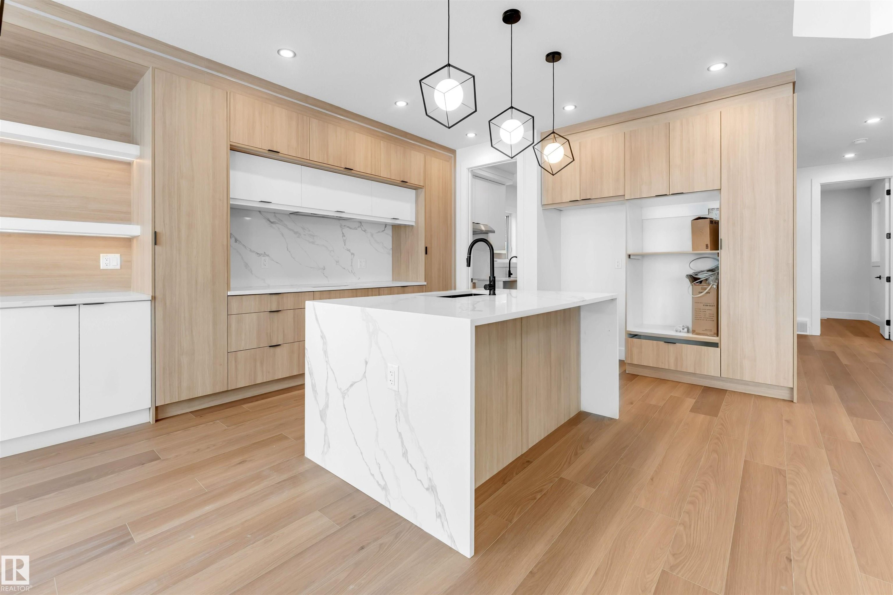 152 Edgewater Circle, Leduc, AB - Indoor Photo Showing Kitchen