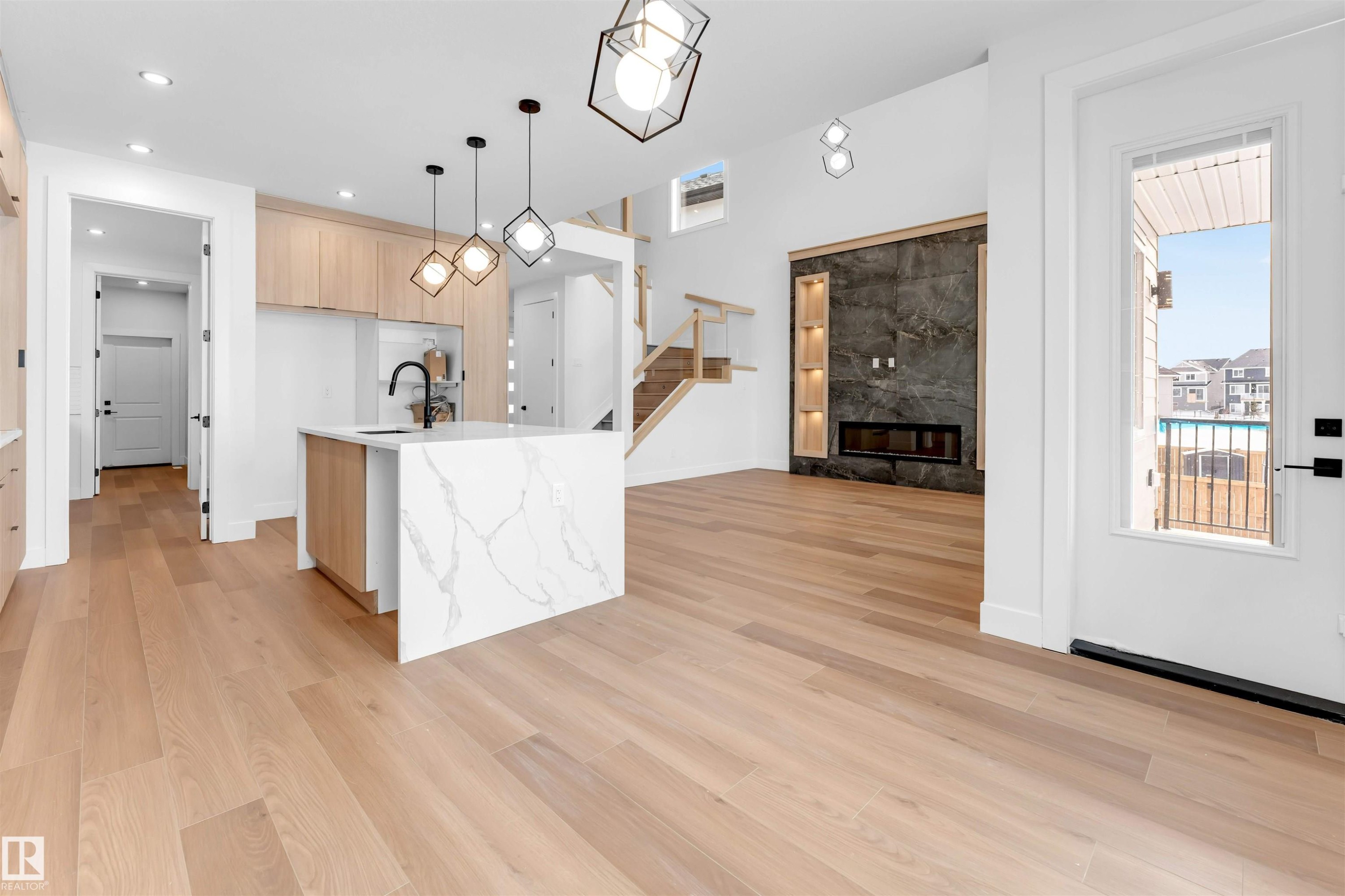 152 Edgewater Circle, Leduc, AB - Indoor Photo Showing Kitchen With Upgraded Kitchen