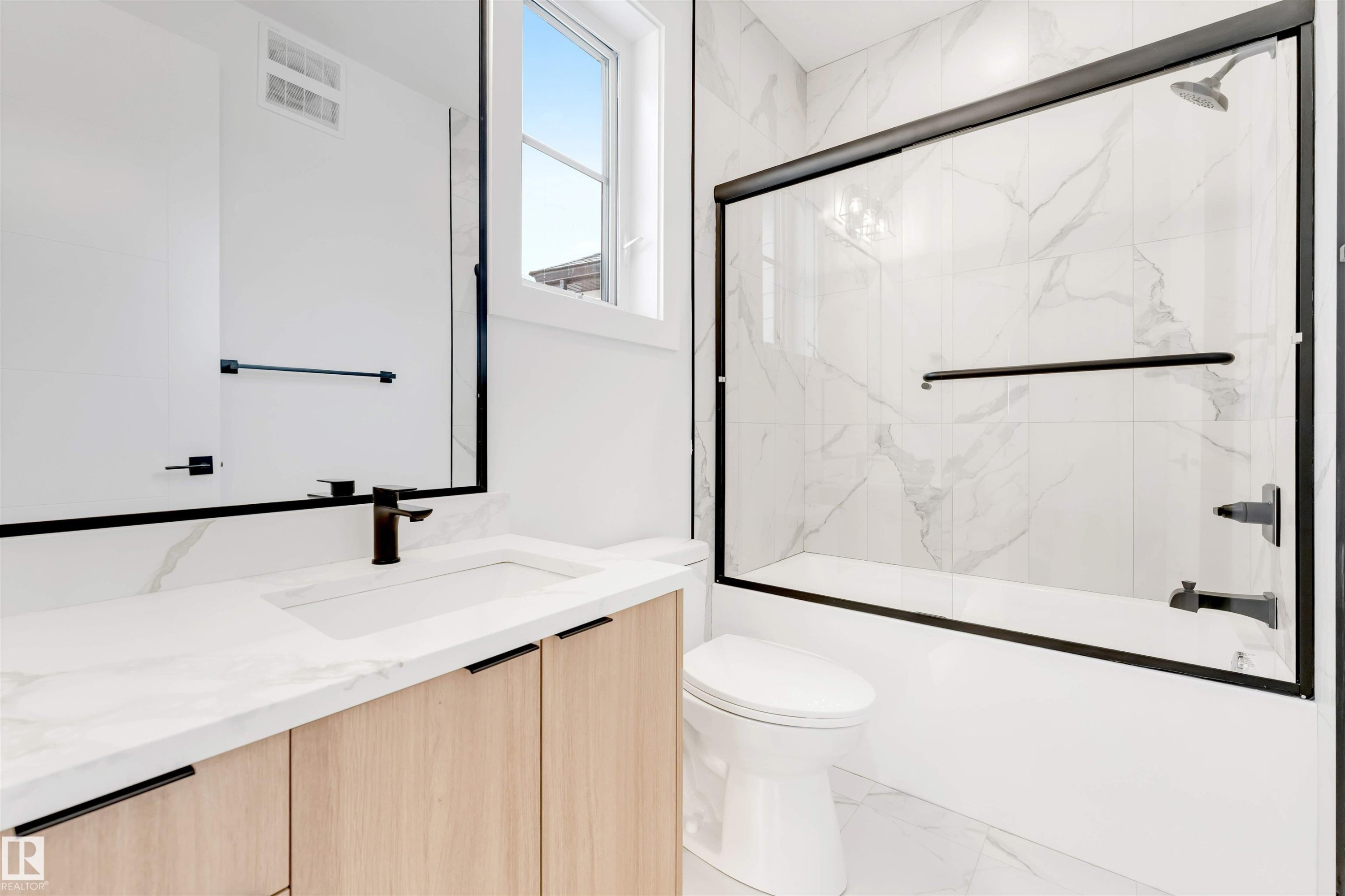 152 Edgewater Circle, Leduc, AB - Indoor Photo Showing Bathroom