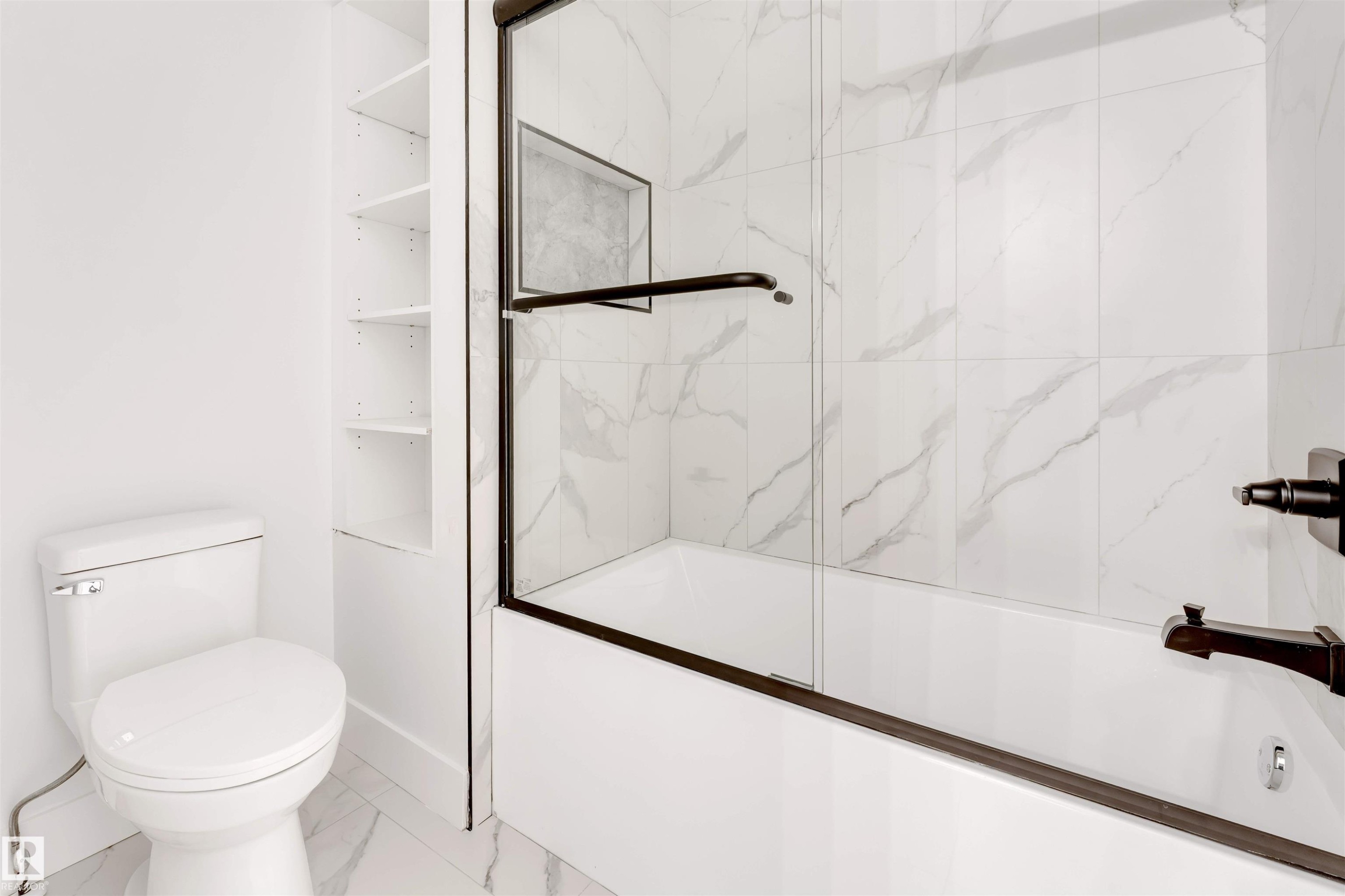 152 Edgewater Circle, Leduc, AB - Indoor Photo Showing Bathroom