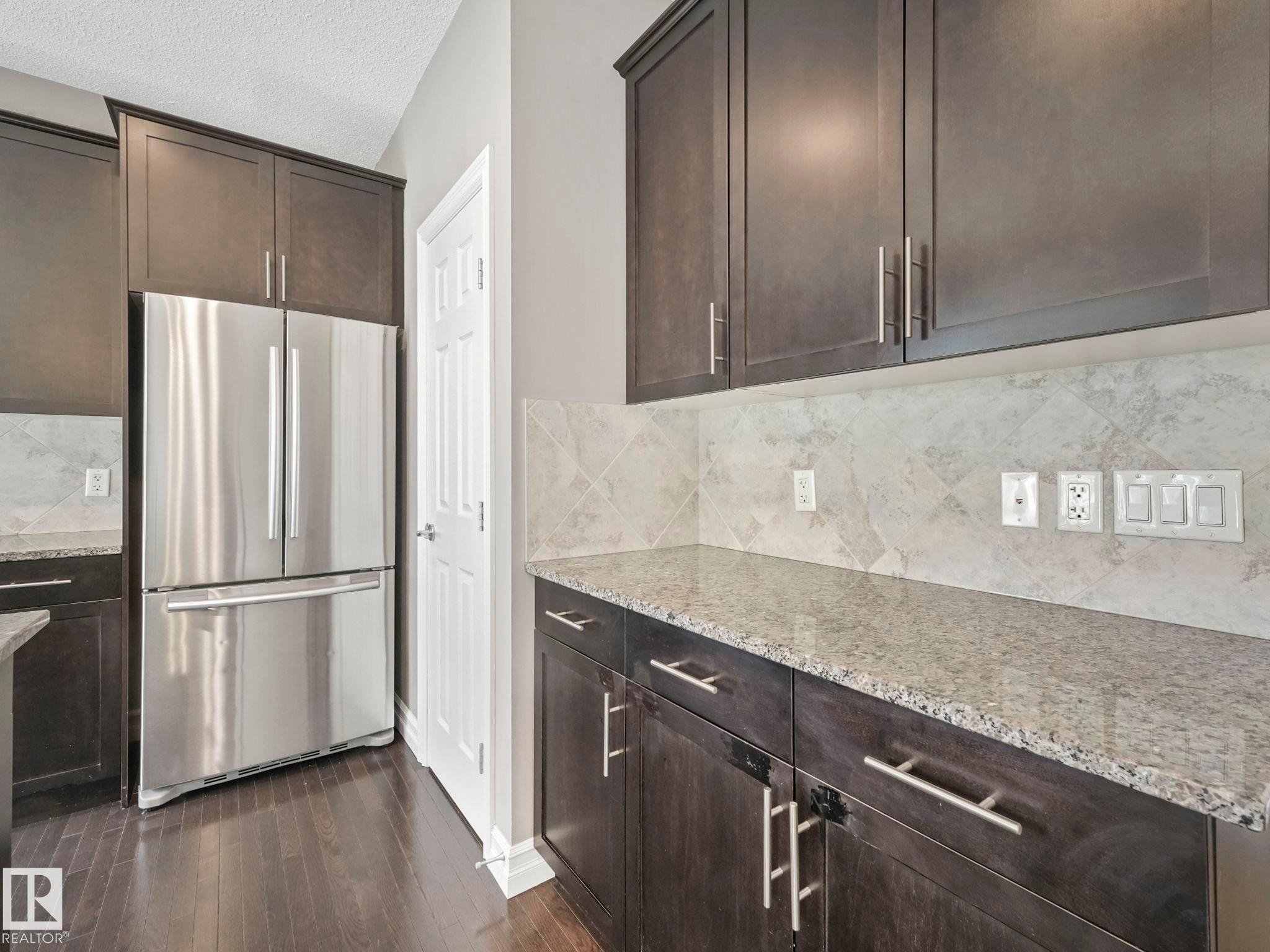81 2003 Rabbit Hill Road Nw, Edmonton, AB - Indoor Photo Showing Kitchen