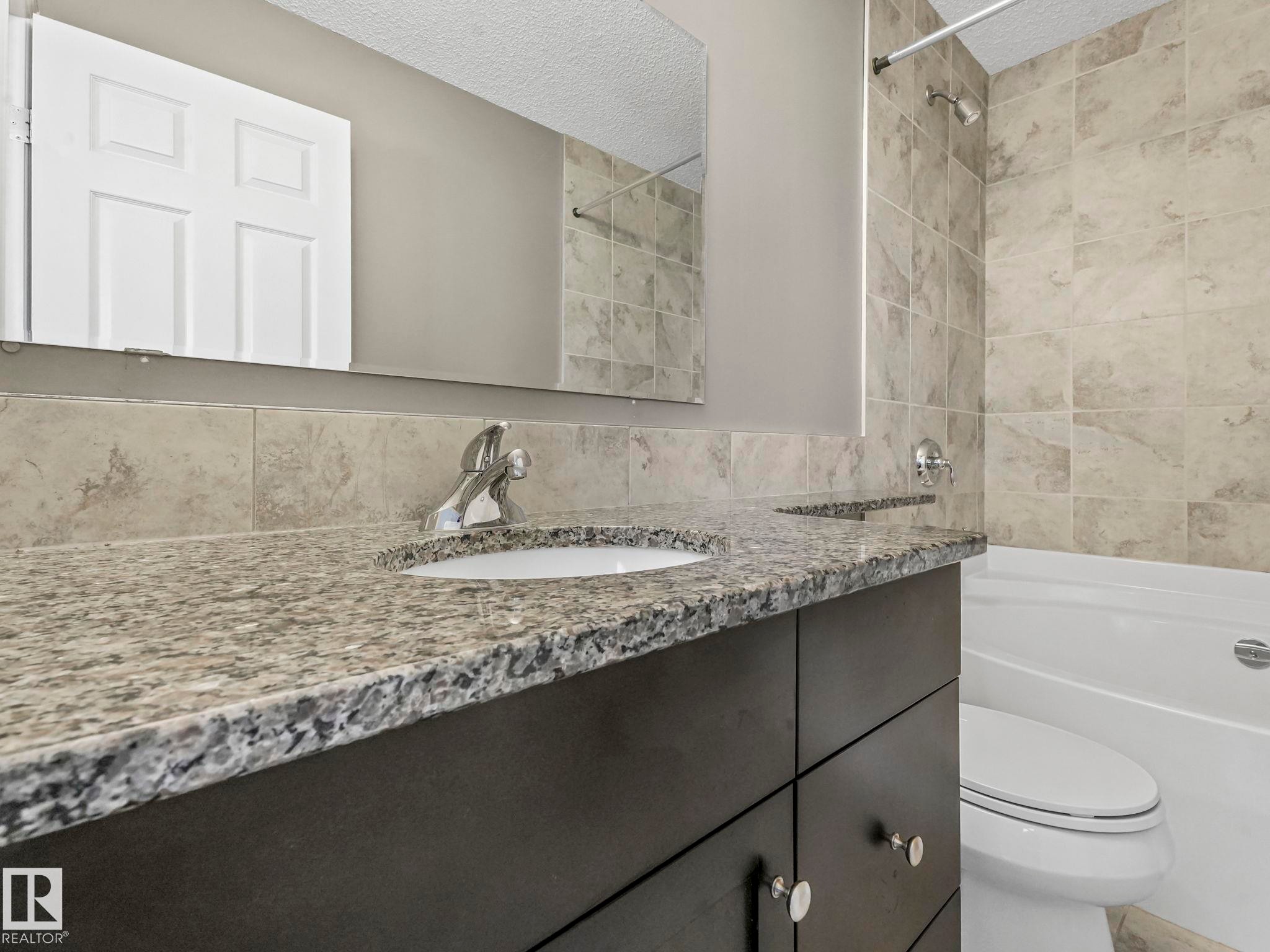 81 2003 Rabbit Hill Road Nw, Edmonton, AB - Indoor Photo Showing Bathroom