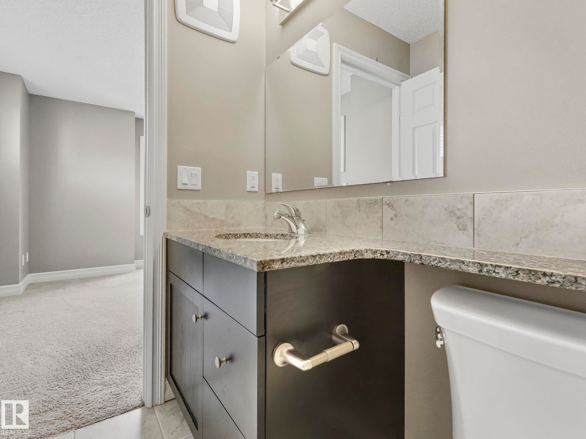 81 2003 Rabbit Hill Road Nw, Edmonton, AB - Indoor Photo Showing Bathroom