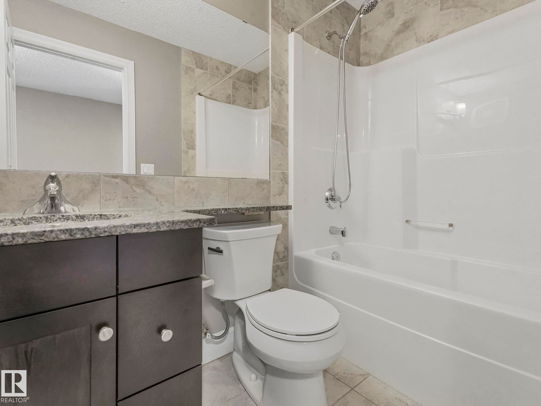 81 2003 Rabbit Hill Road Nw, Edmonton, AB - Indoor Photo Showing Bathroom