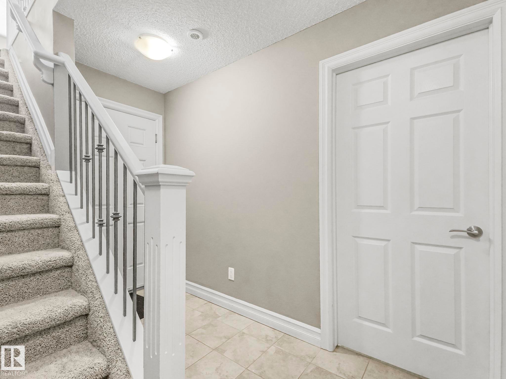 81 2003 Rabbit Hill Road Nw, Edmonton, AB - Indoor Photo Showing Other Room