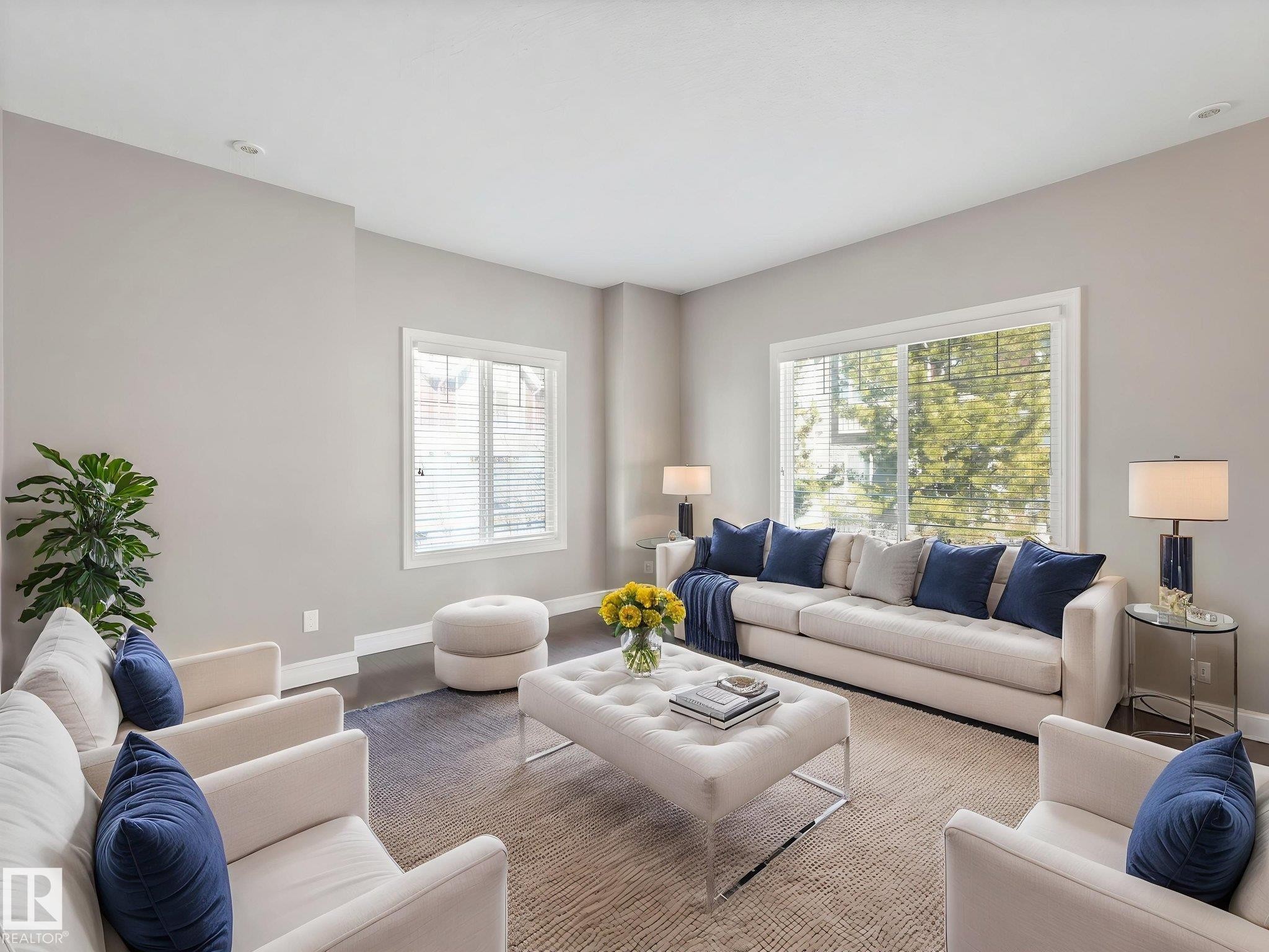81 2003 Rabbit Hill Road Nw, Edmonton, AB - Indoor Photo Showing Living Room