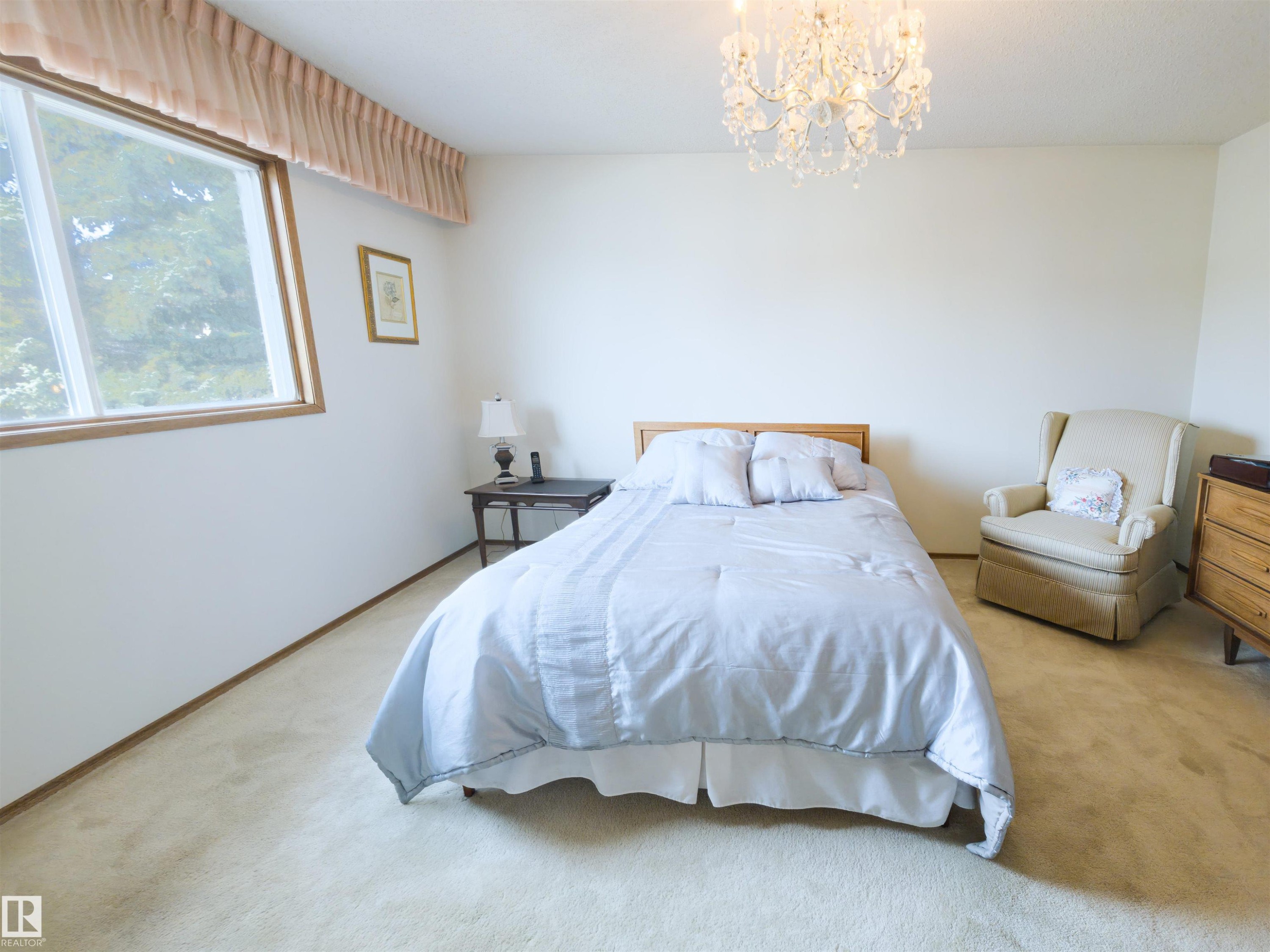 119 Castle Keep, Edmonton, AB - Indoor Photo Showing Bedroom