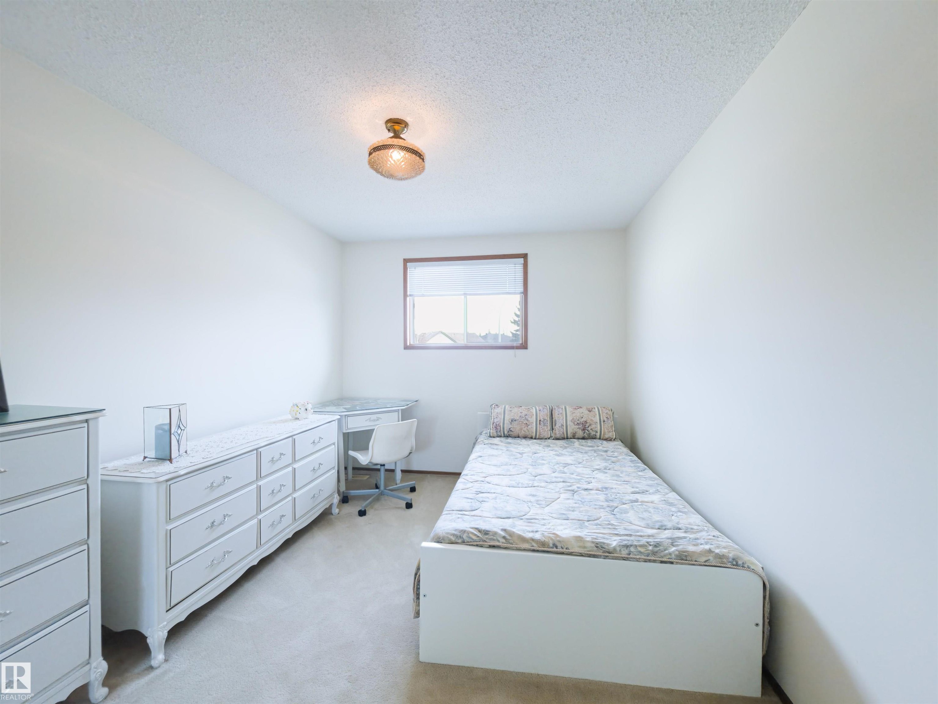 119 Castle Keep, Edmonton, AB - Indoor Photo Showing Bedroom