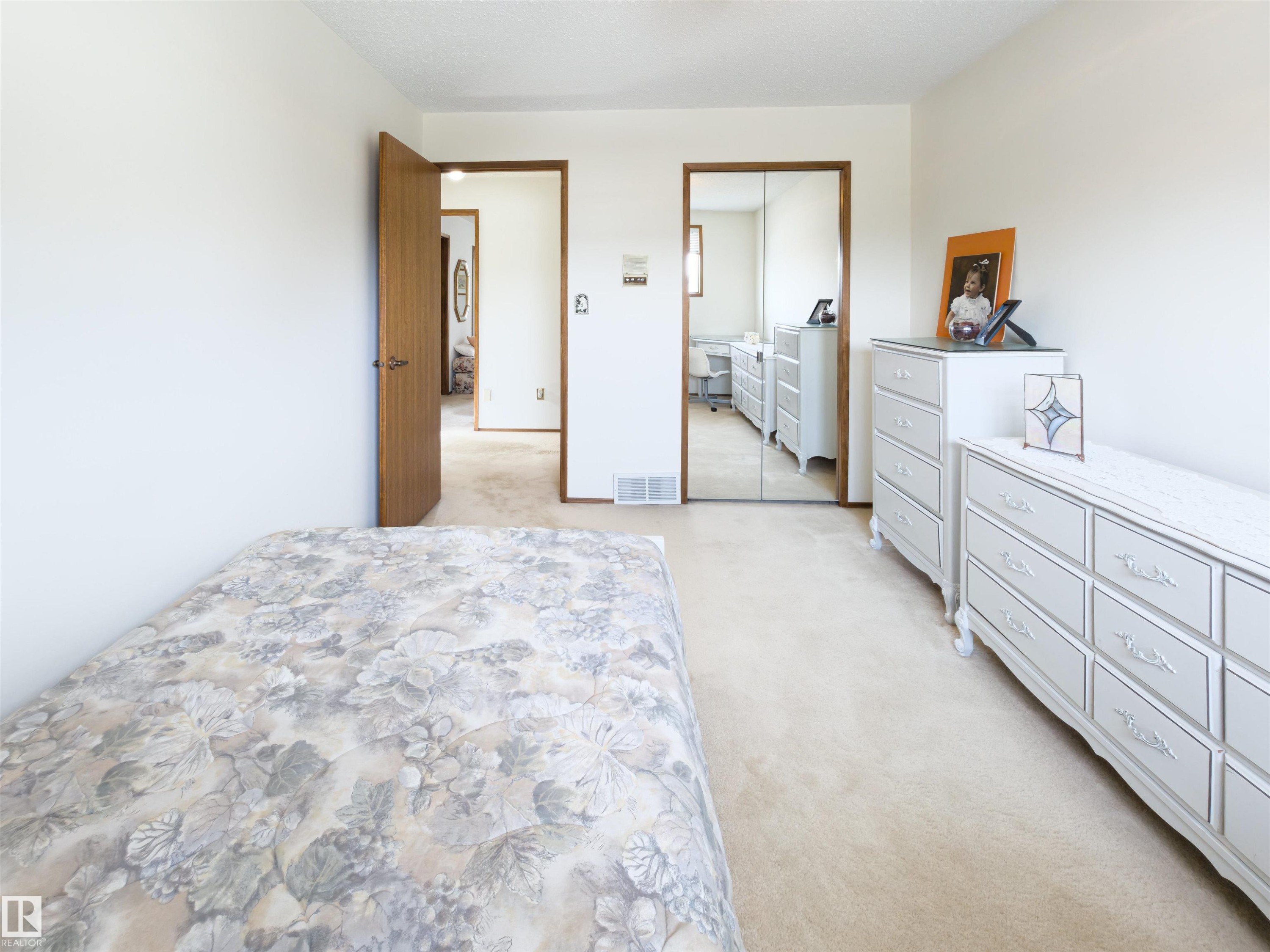 119 Castle Keep, Edmonton, AB - Indoor Photo Showing Bedroom