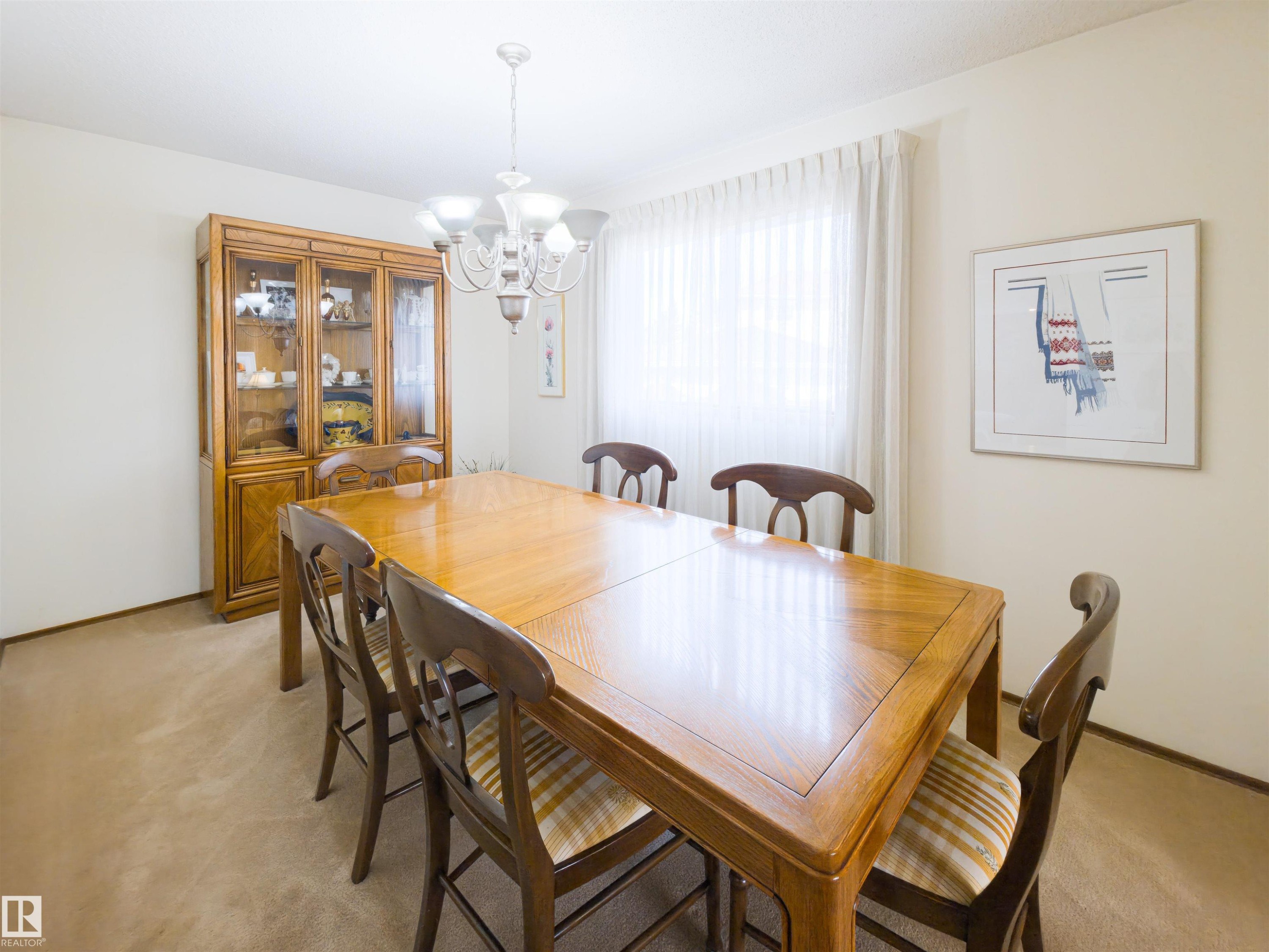 119 Castle Keep, Edmonton, AB - Indoor Photo Showing Dining Room