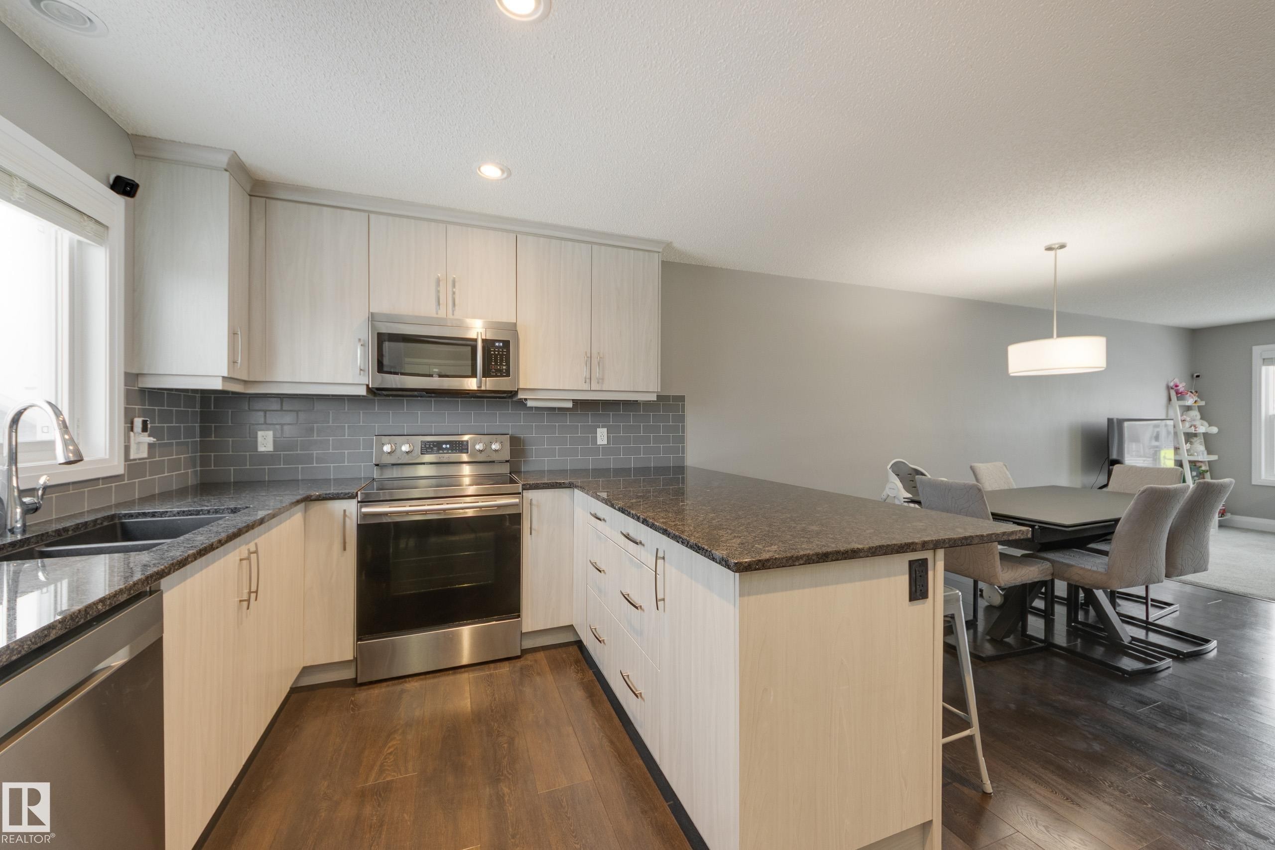 232 Southfork Drive, Leduc, AB - Indoor Photo Showing Kitchen With Double Sink With Upgraded Kitchen