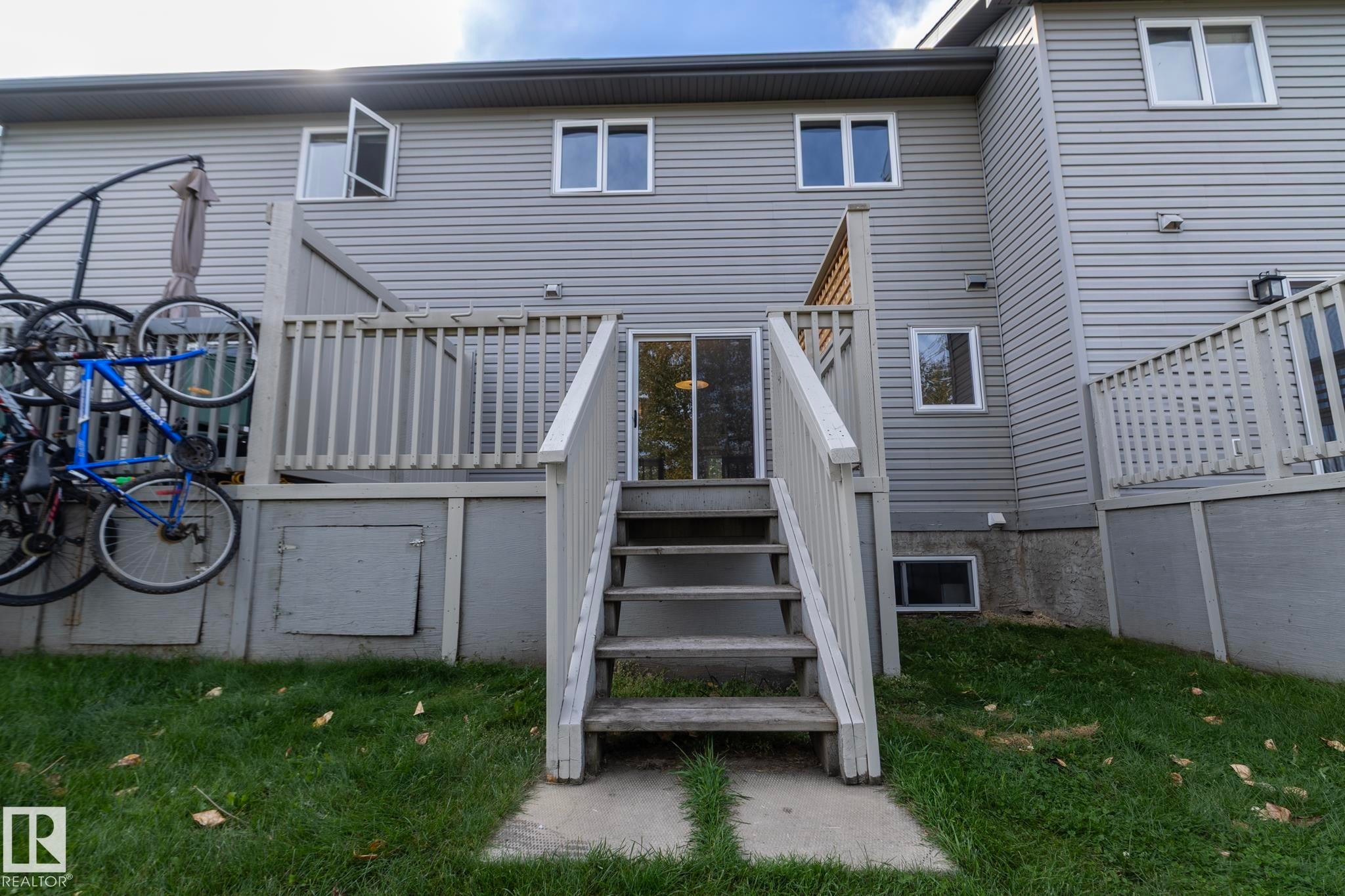 197 Birchwood Close, Devon, AB - Outdoor