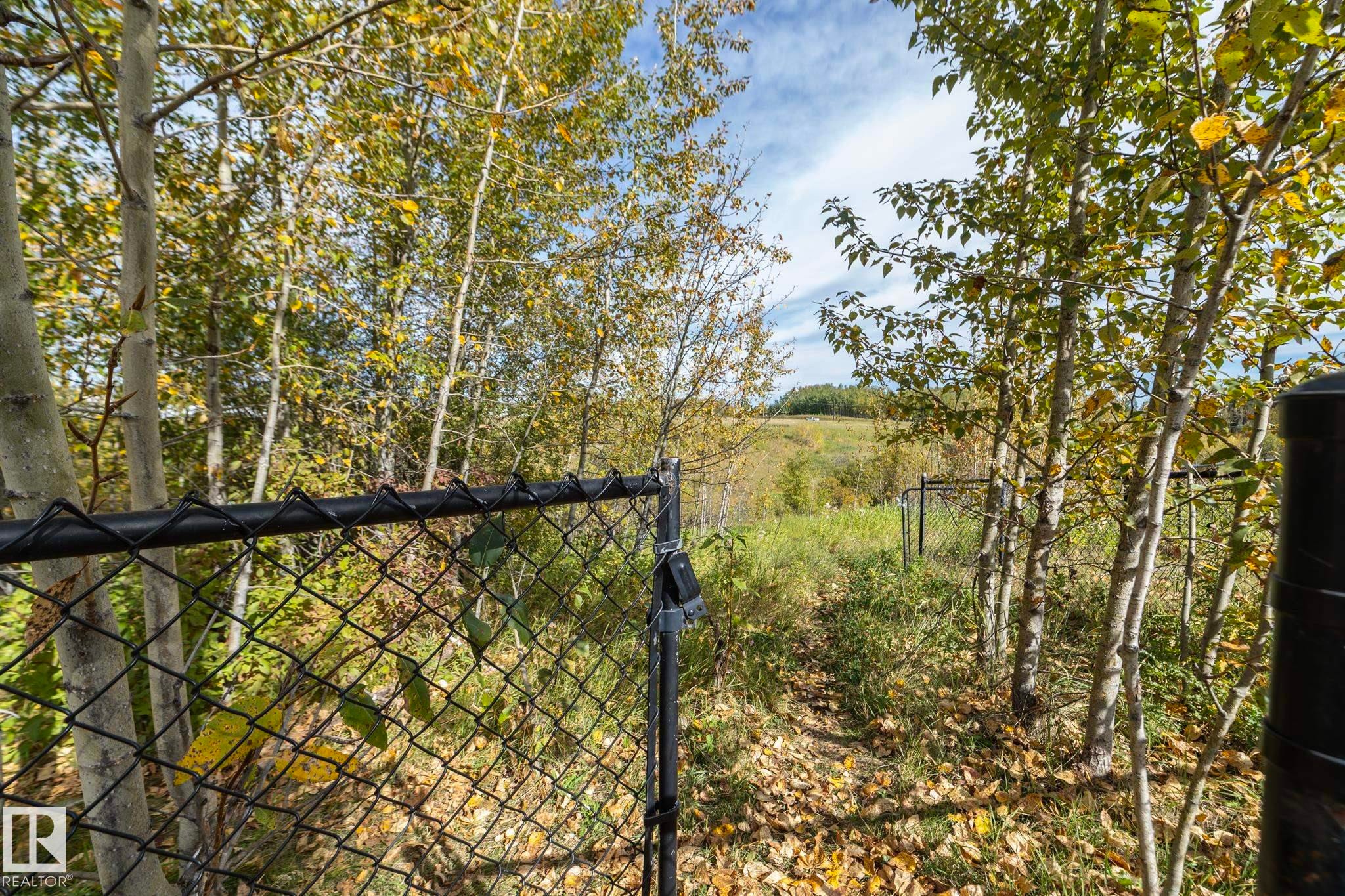 197 Birchwood Close, Devon, AB - Outdoor