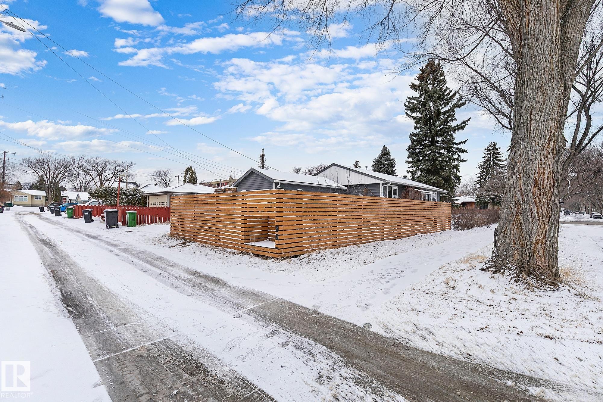 11334 52 Street, Edmonton, AB - Outdoor