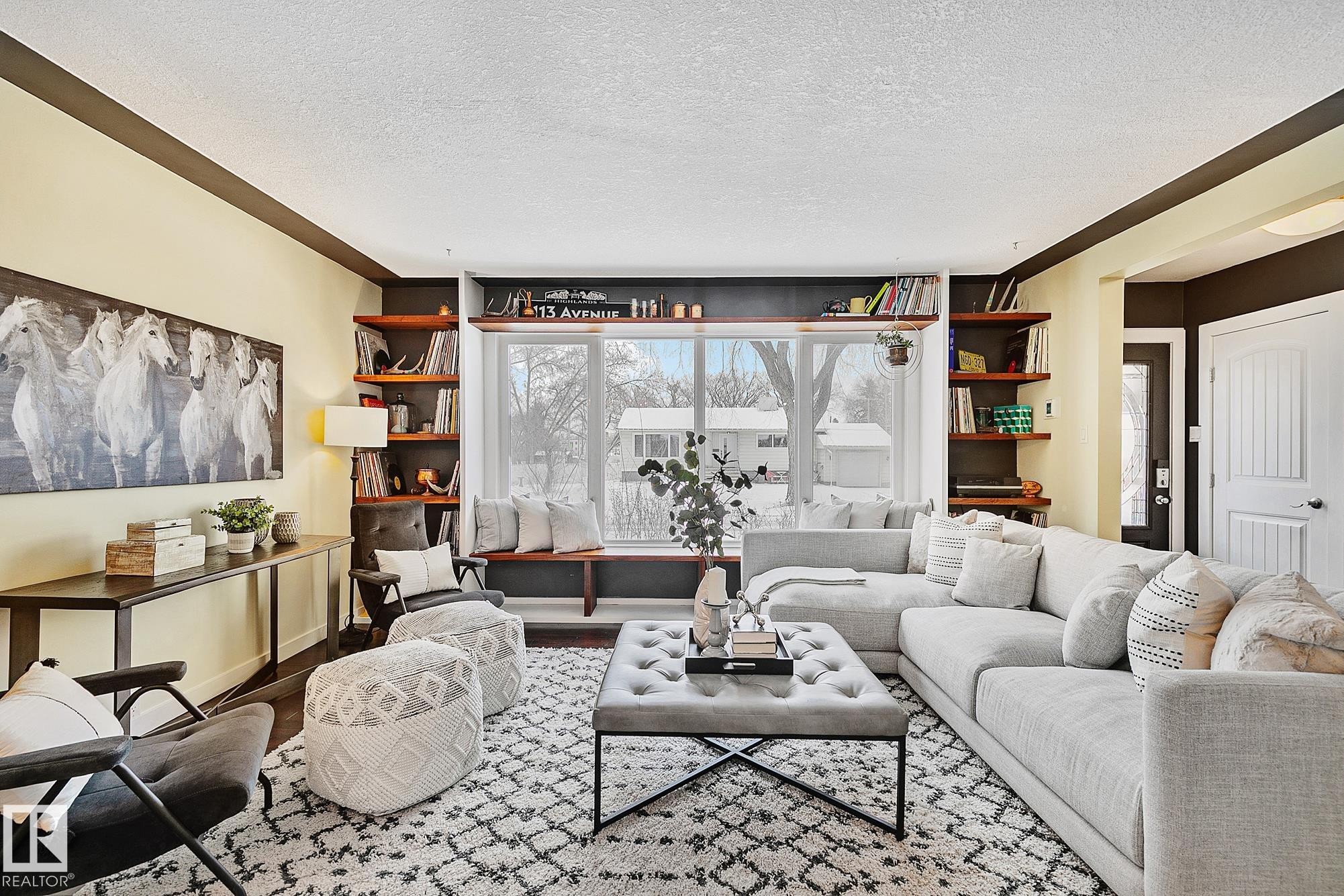 11334 52 Street, Edmonton, AB - Indoor Photo Showing Living Room