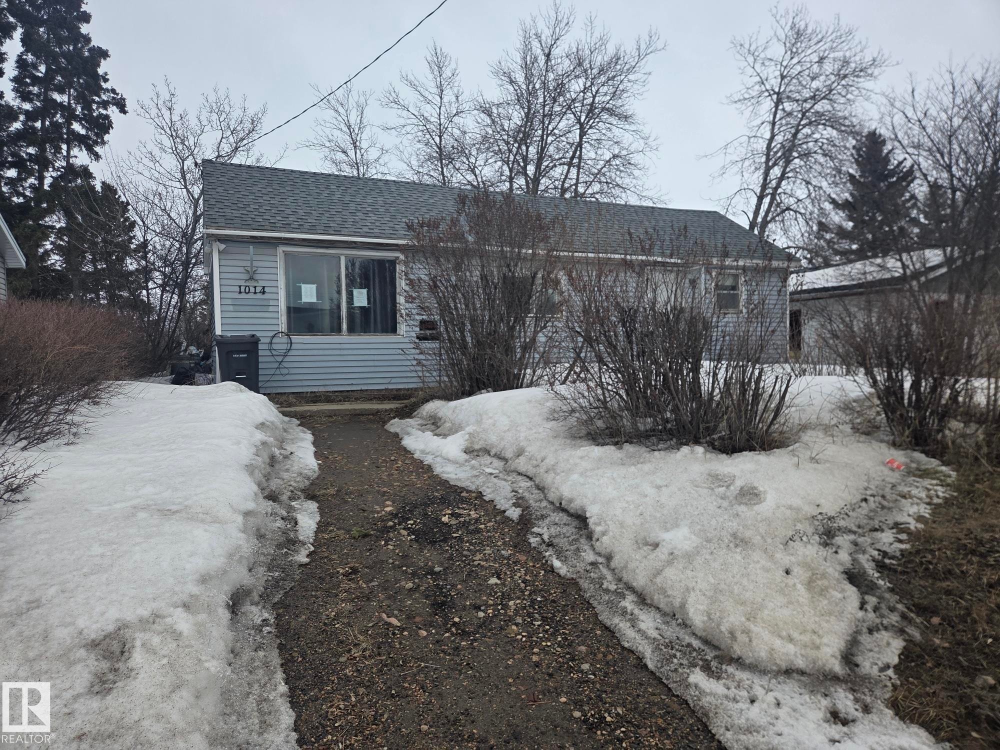 1014 16 Avenue, Cold Lake, AB - Outdoor