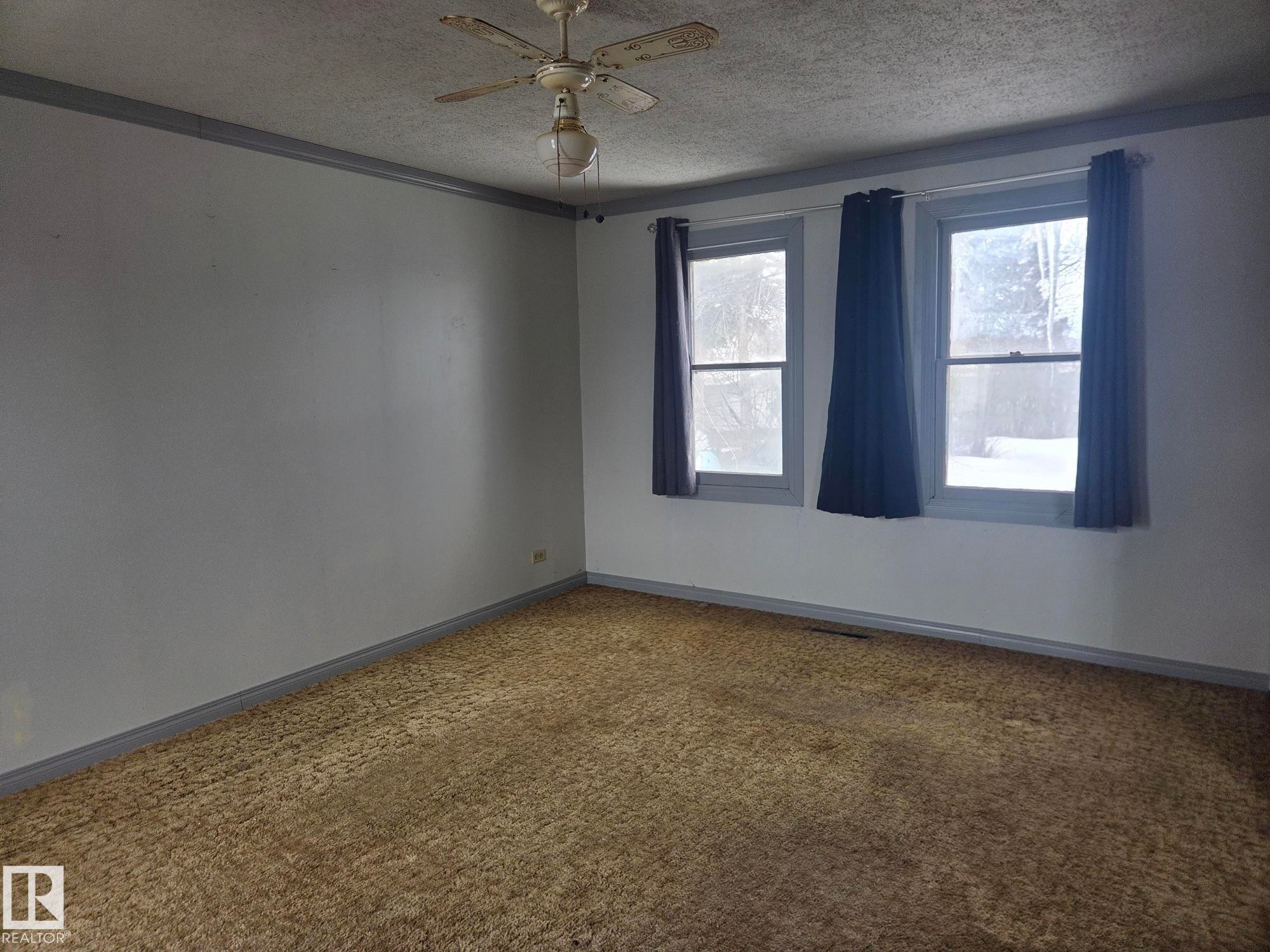 1014 16 Avenue, Cold Lake, AB - Indoor Photo Showing Other Room