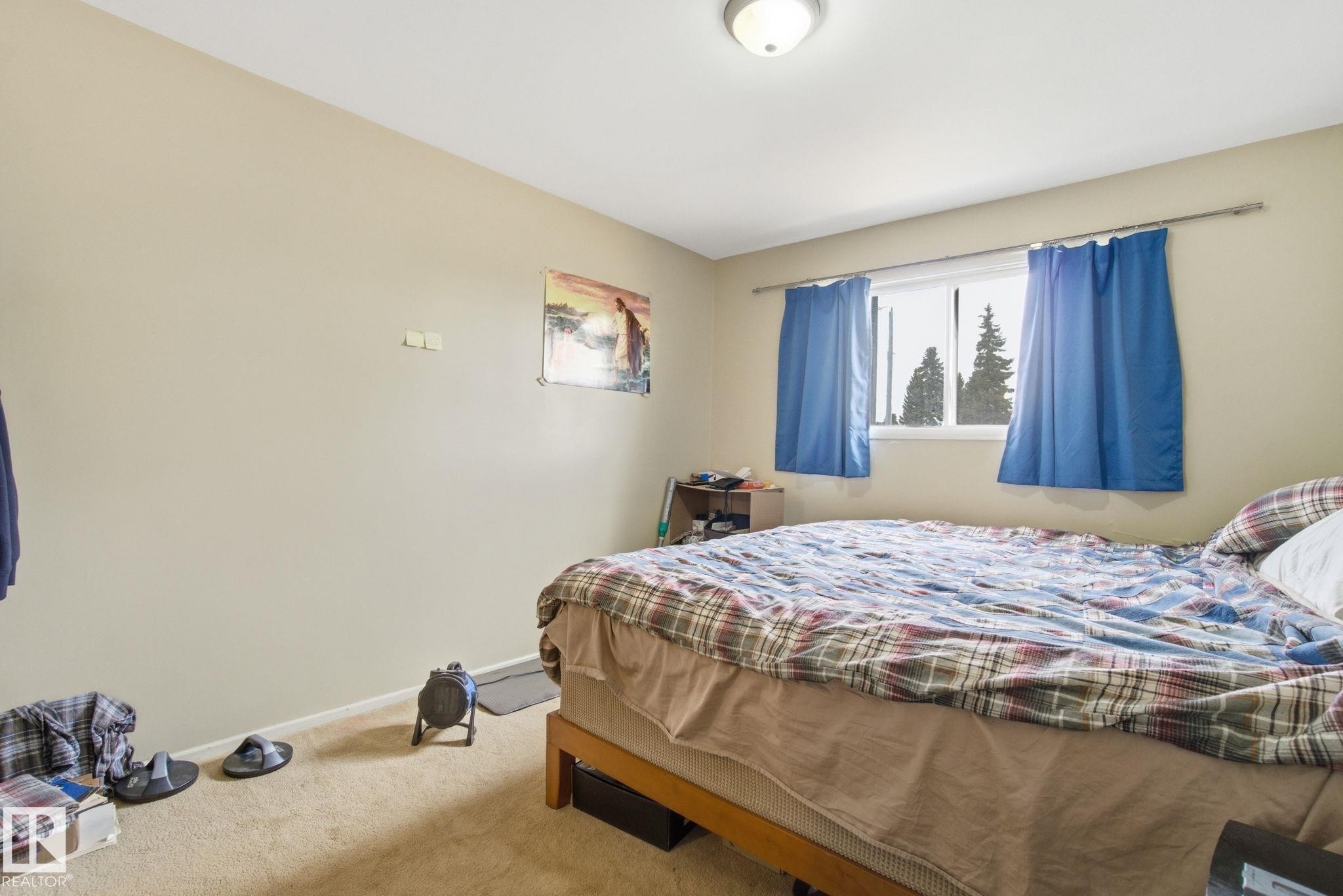 8208 73 Avenue, Edmonton, AB - Indoor Photo Showing Bedroom