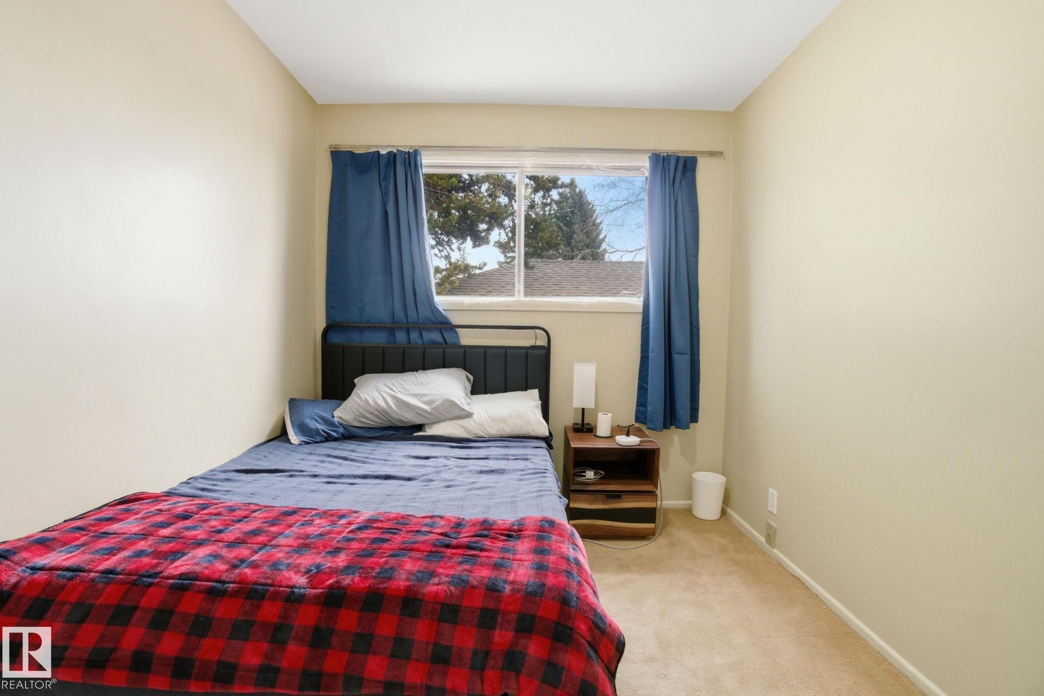 8208 73 Avenue, Edmonton, AB - Indoor Photo Showing Bedroom
