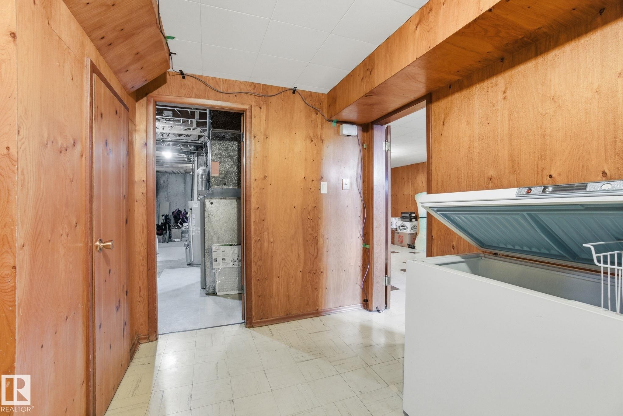 8208 73 Avenue, Edmonton, AB - Indoor Photo Showing Other Room