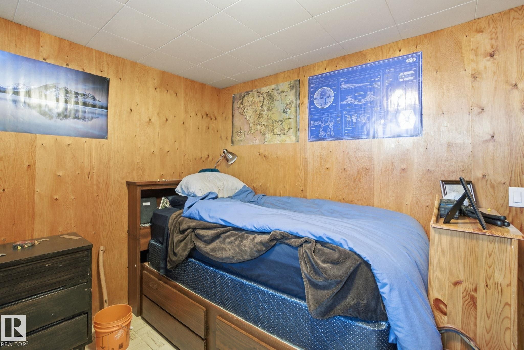 8208 73 Avenue, Edmonton, AB - Indoor Photo Showing Bedroom