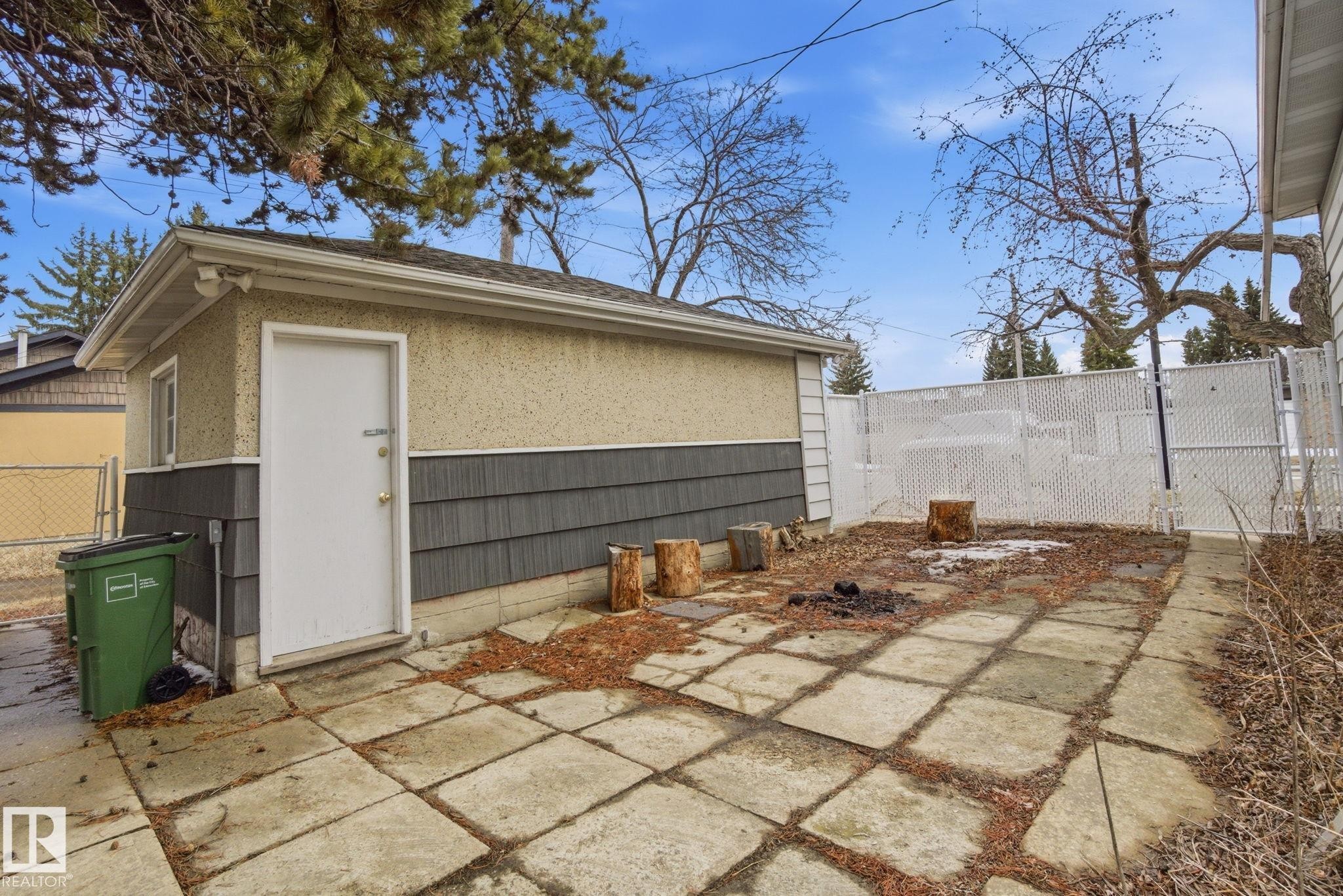 8208 73 Avenue, Edmonton, AB - Outdoor