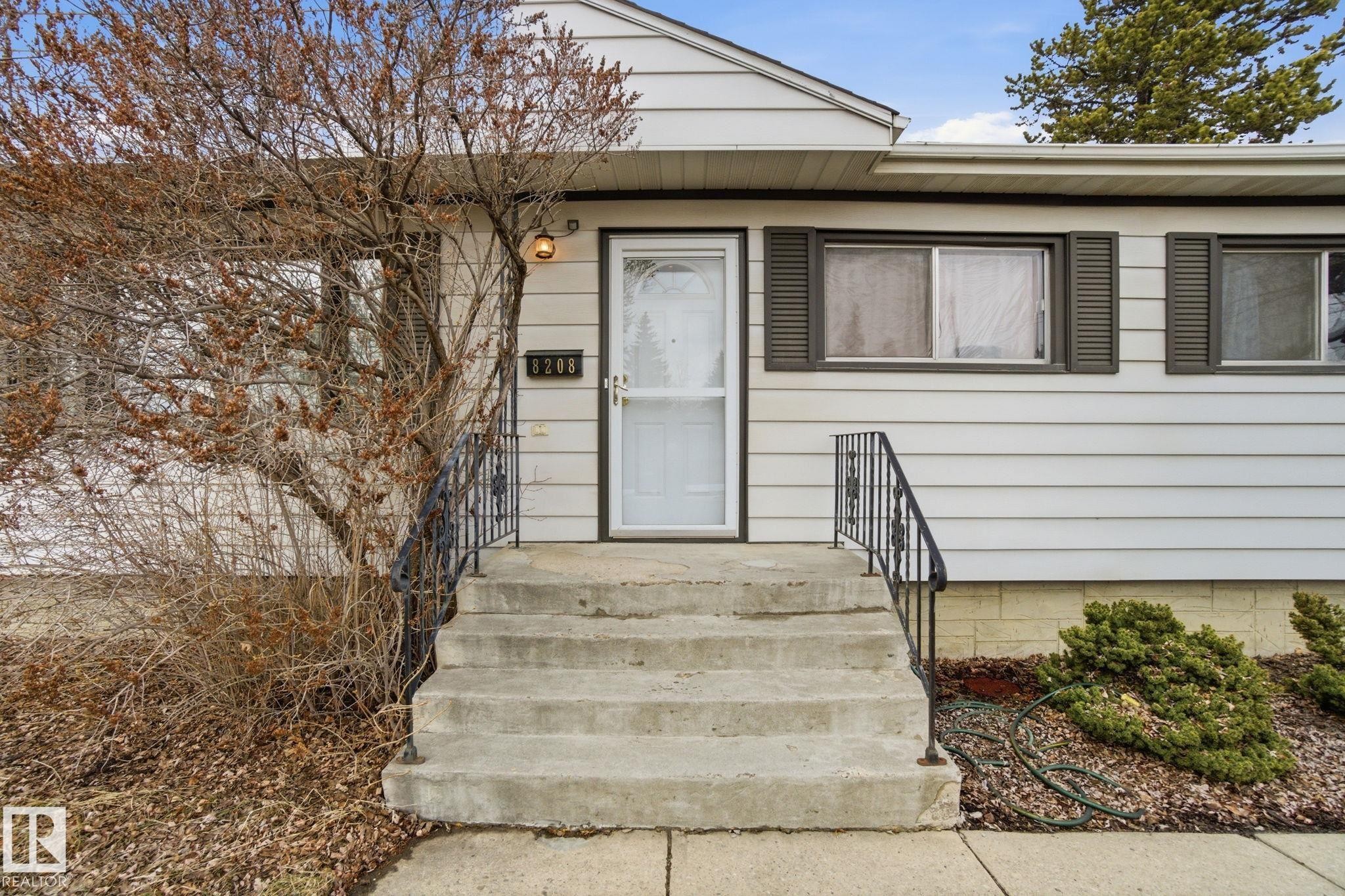 8208 73 Avenue, Edmonton, AB - Outdoor