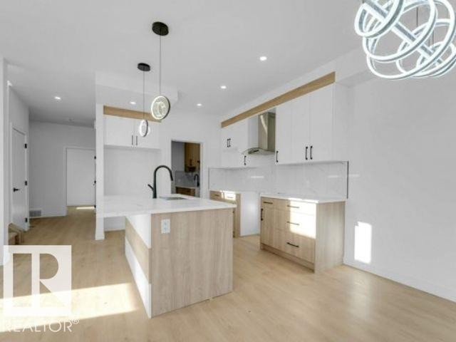 8512 Mayday Run Run, Edmonton, AB - Indoor Photo Showing Kitchen With Upgraded Kitchen