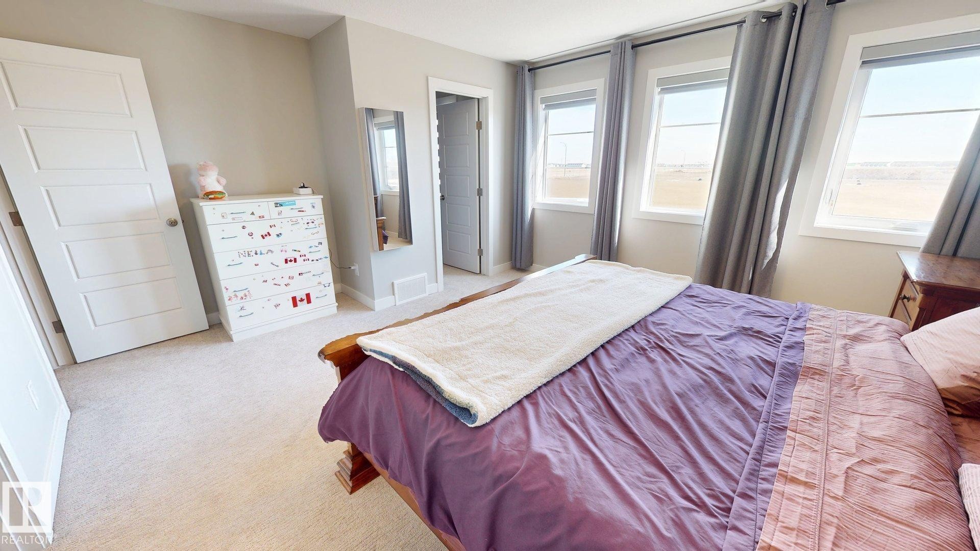 998 Stillwater Boulevard, Edmonton, AB - Indoor Photo Showing Bedroom