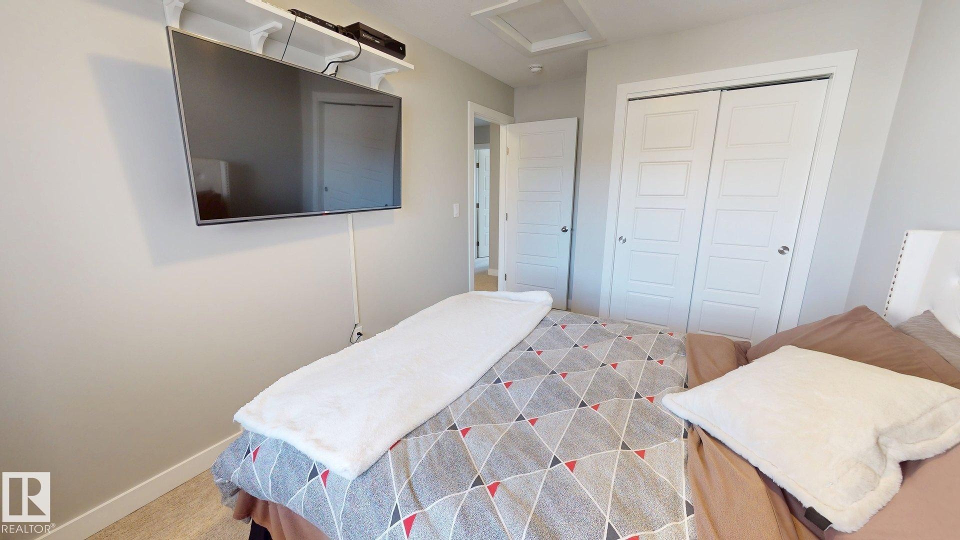 998 Stillwater Boulevard, Edmonton, AB - Indoor Photo Showing Bedroom