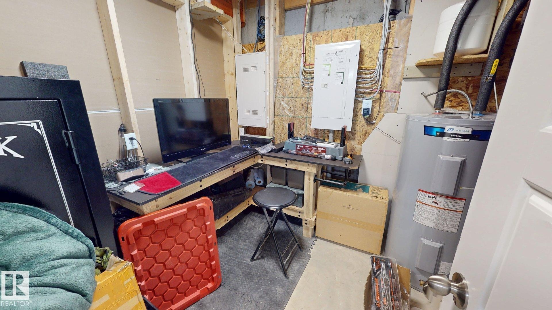 998 Stillwater Boulevard, Edmonton, AB - Indoor Photo Showing Basement